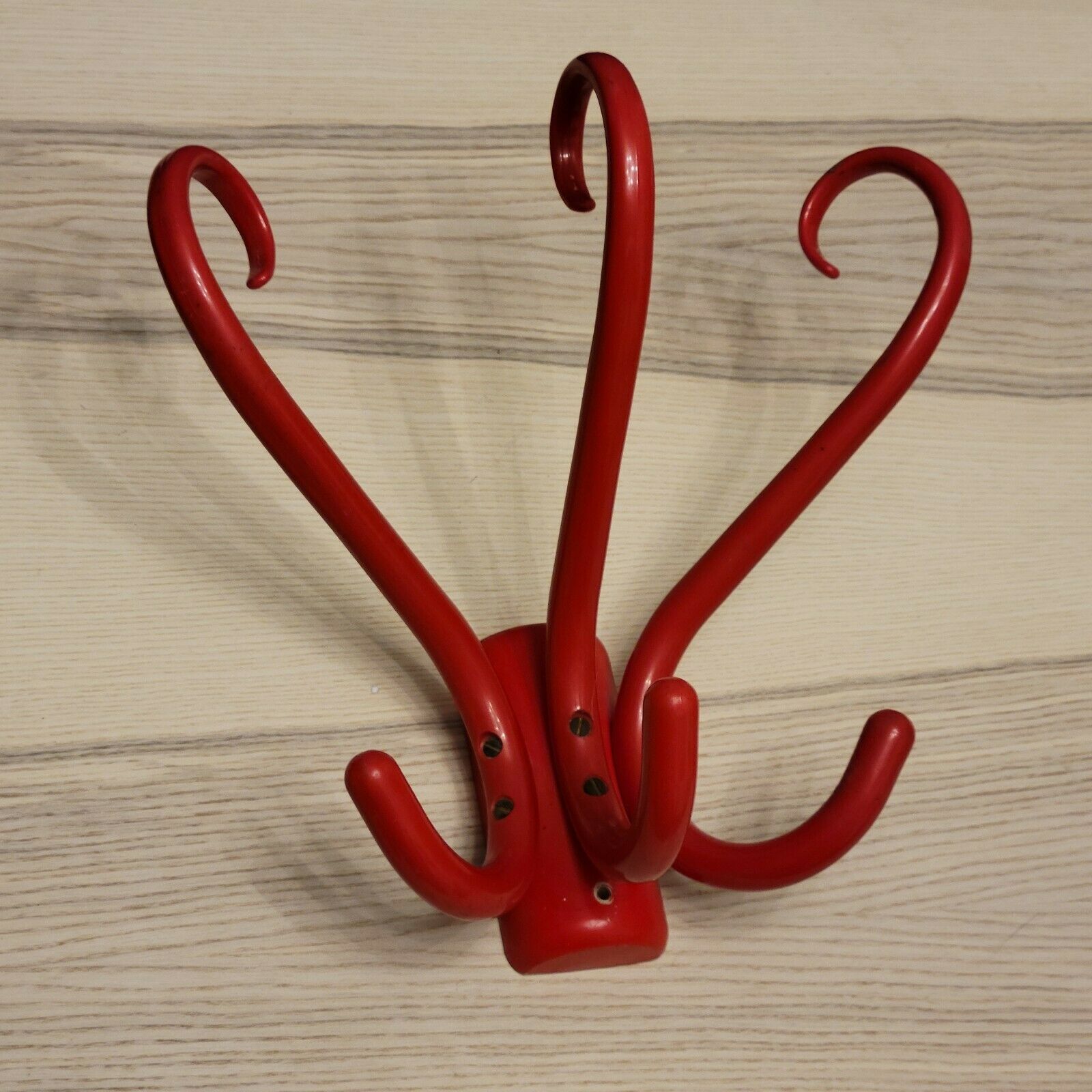 Red parrot wall coat rack