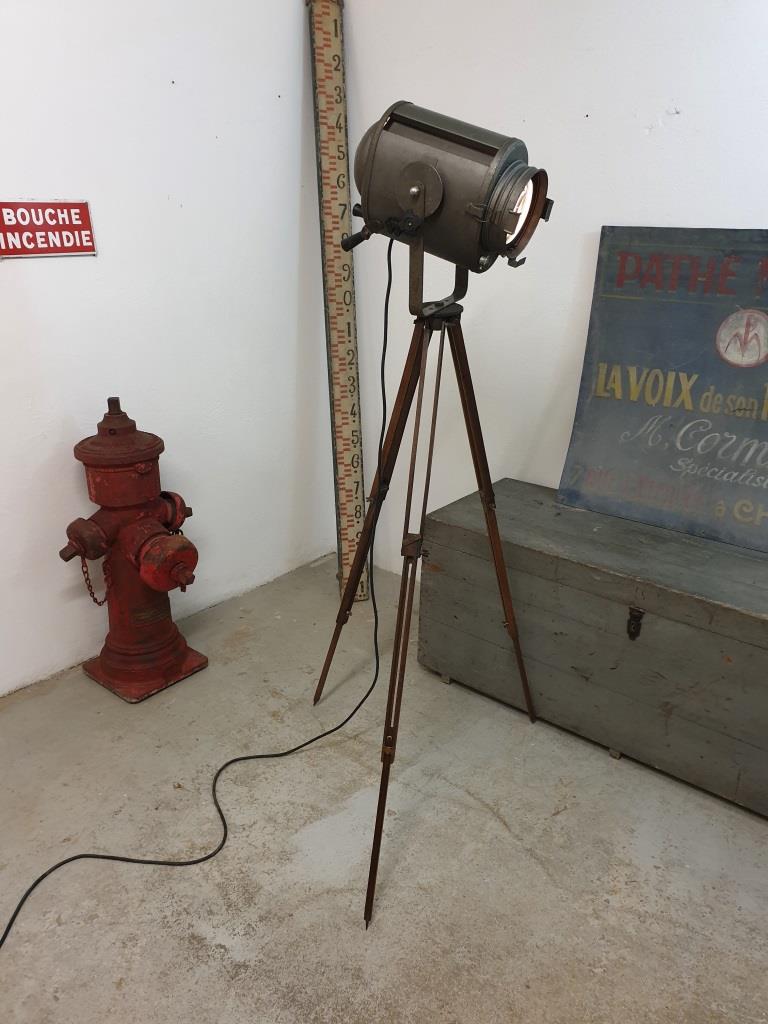 Cremer AE Paris projector
