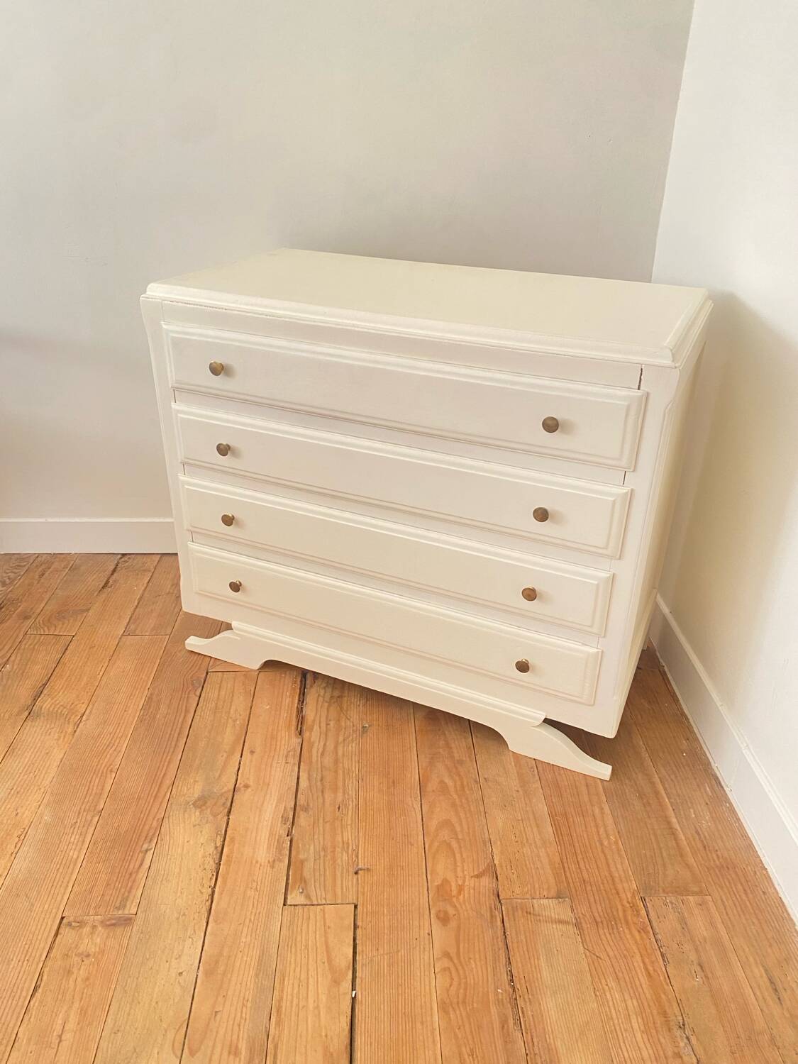 Vintage commode with moustache legs