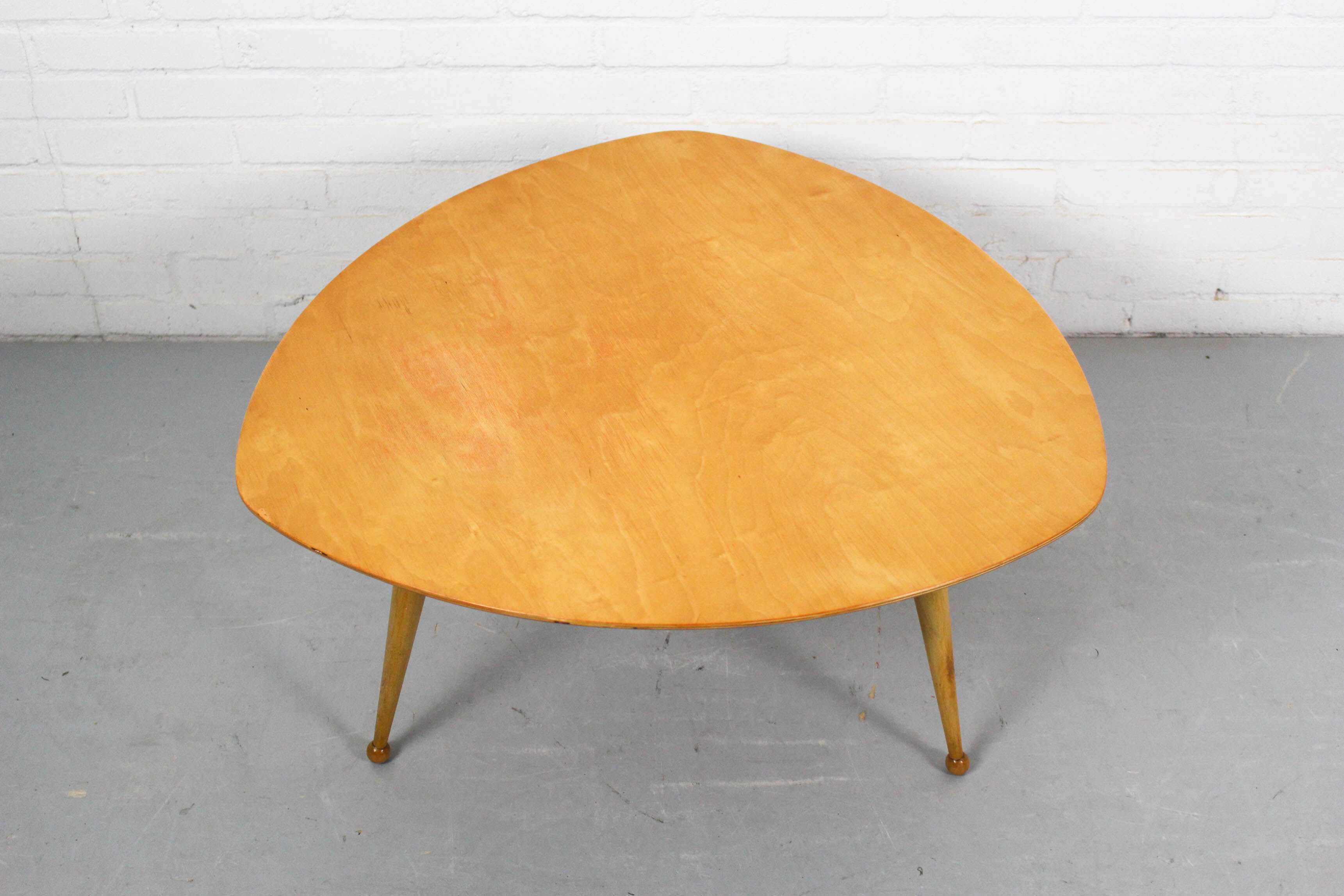 Kidney-shaped coffee table by Cees braakman for UMS Pastoe