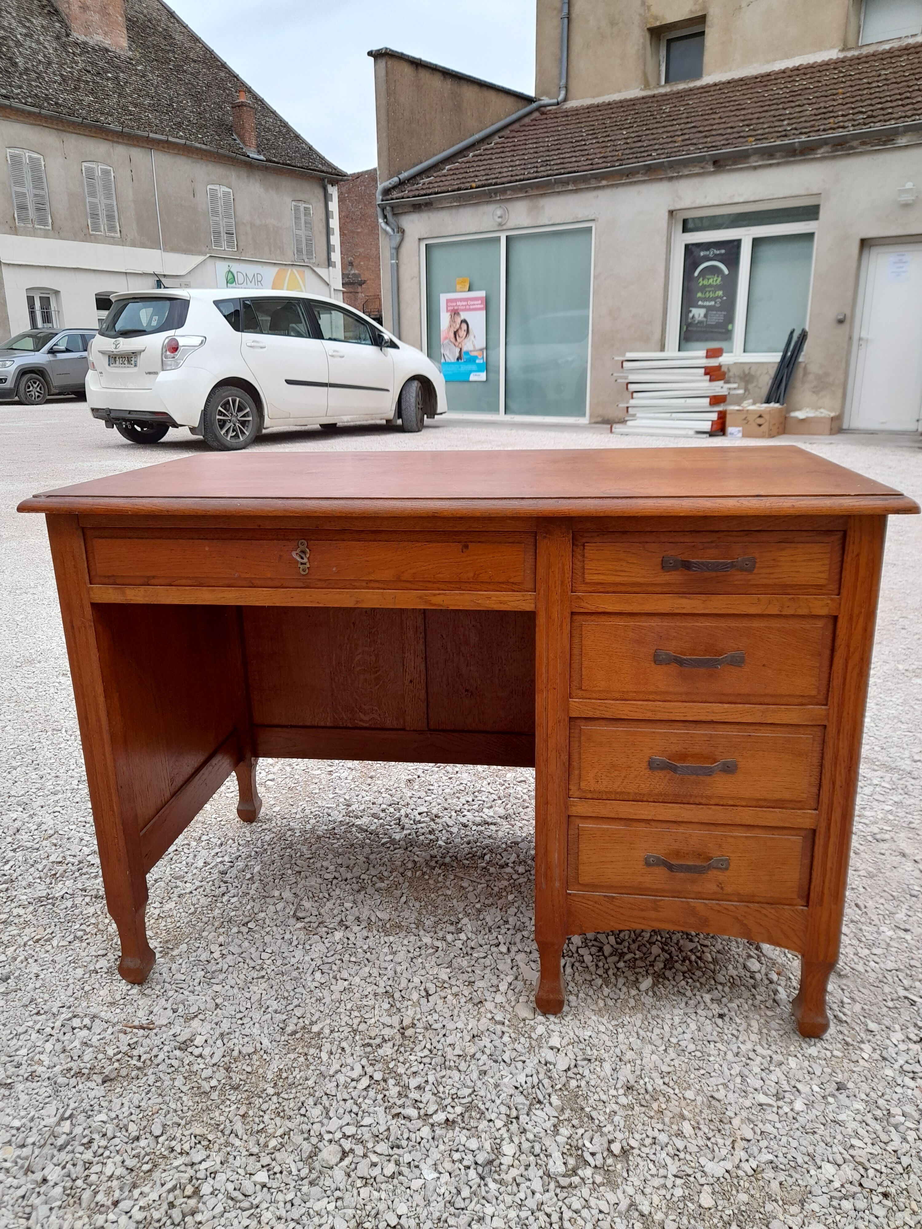 Old oak desk 5 drawers