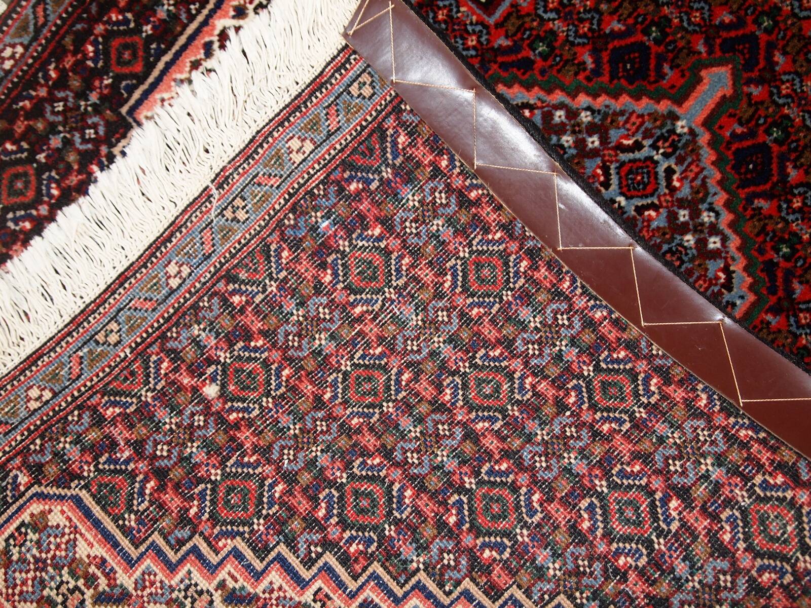 Tapis Nain Vintage du Moyen-Orient, Années 1970, Élégance et Raffinement
