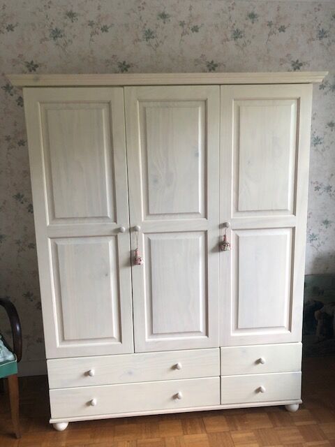 Linen wardrobe and solid pine wardrobe 180x147x42