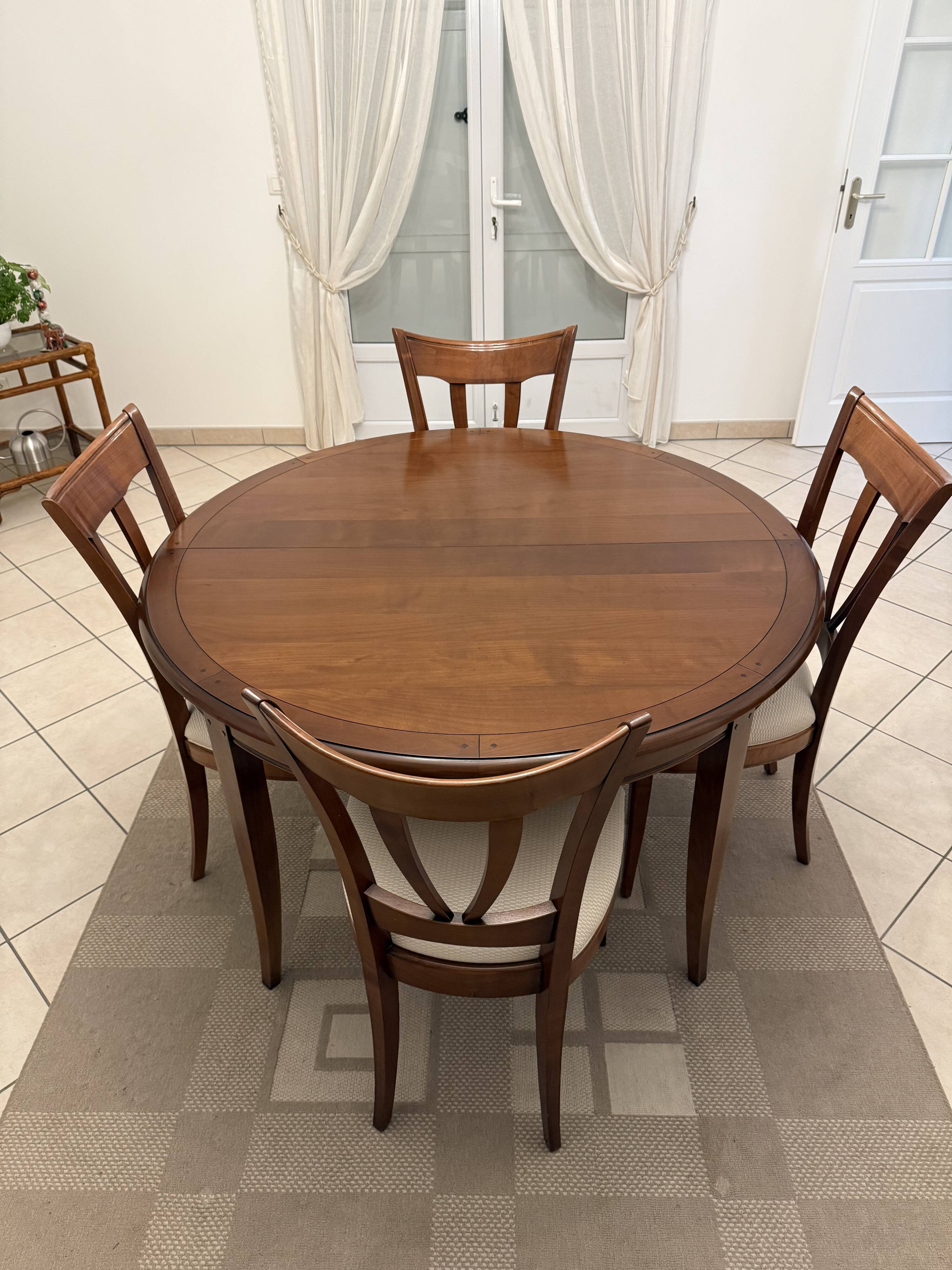 Table et chaises en merisier style Louis Philipe