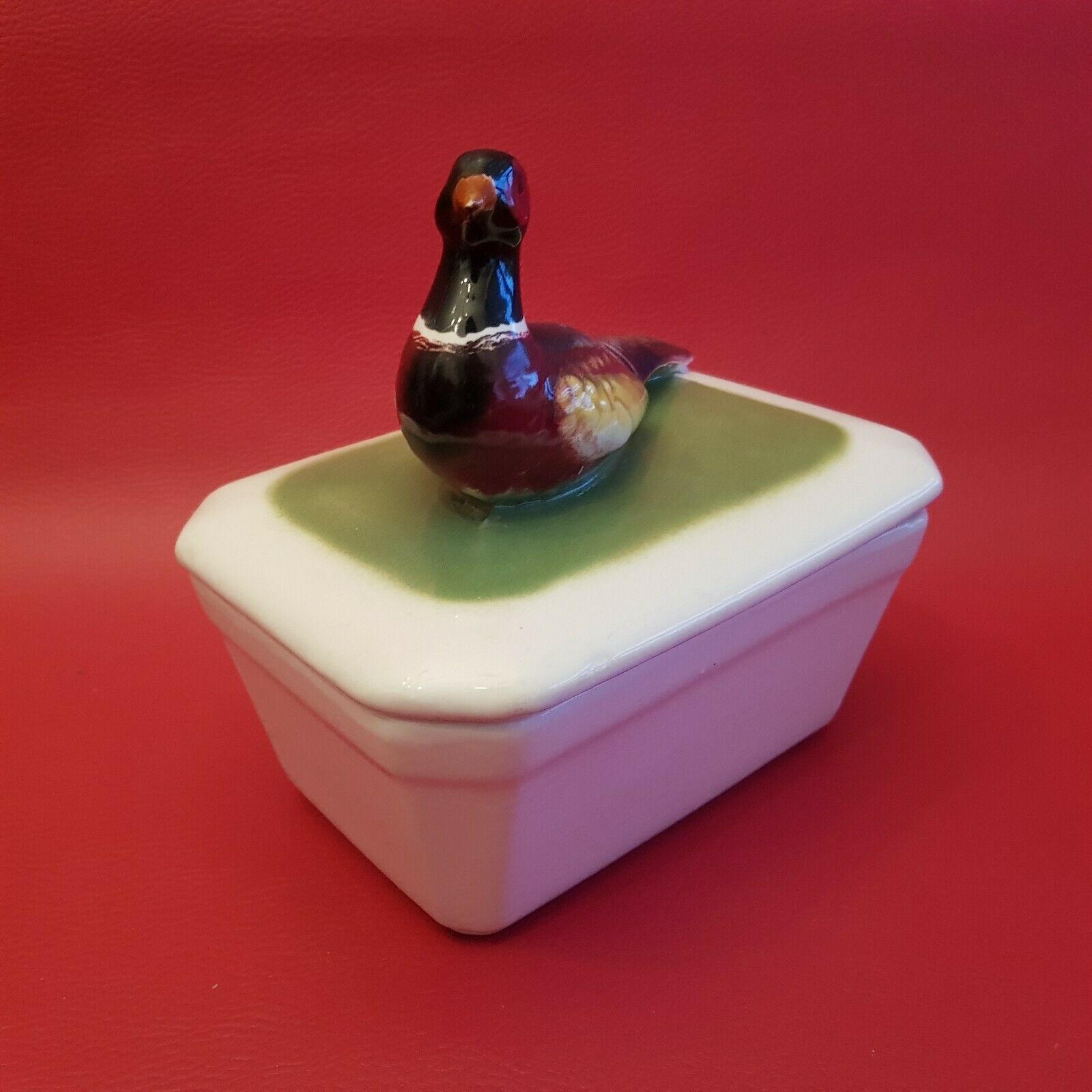 Old butter box in ceramic slurry decoration pheasant statuette