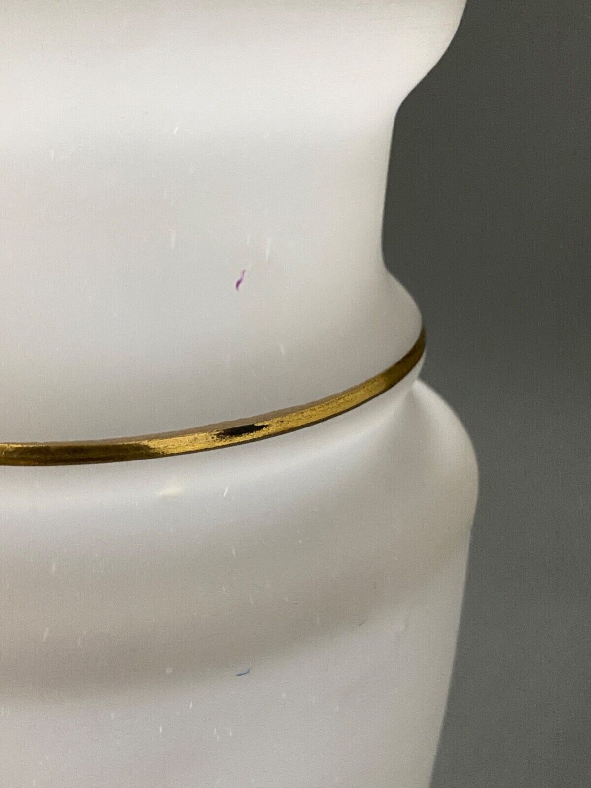 Vase en opaline decor emaille Louis XVI fin XIXe