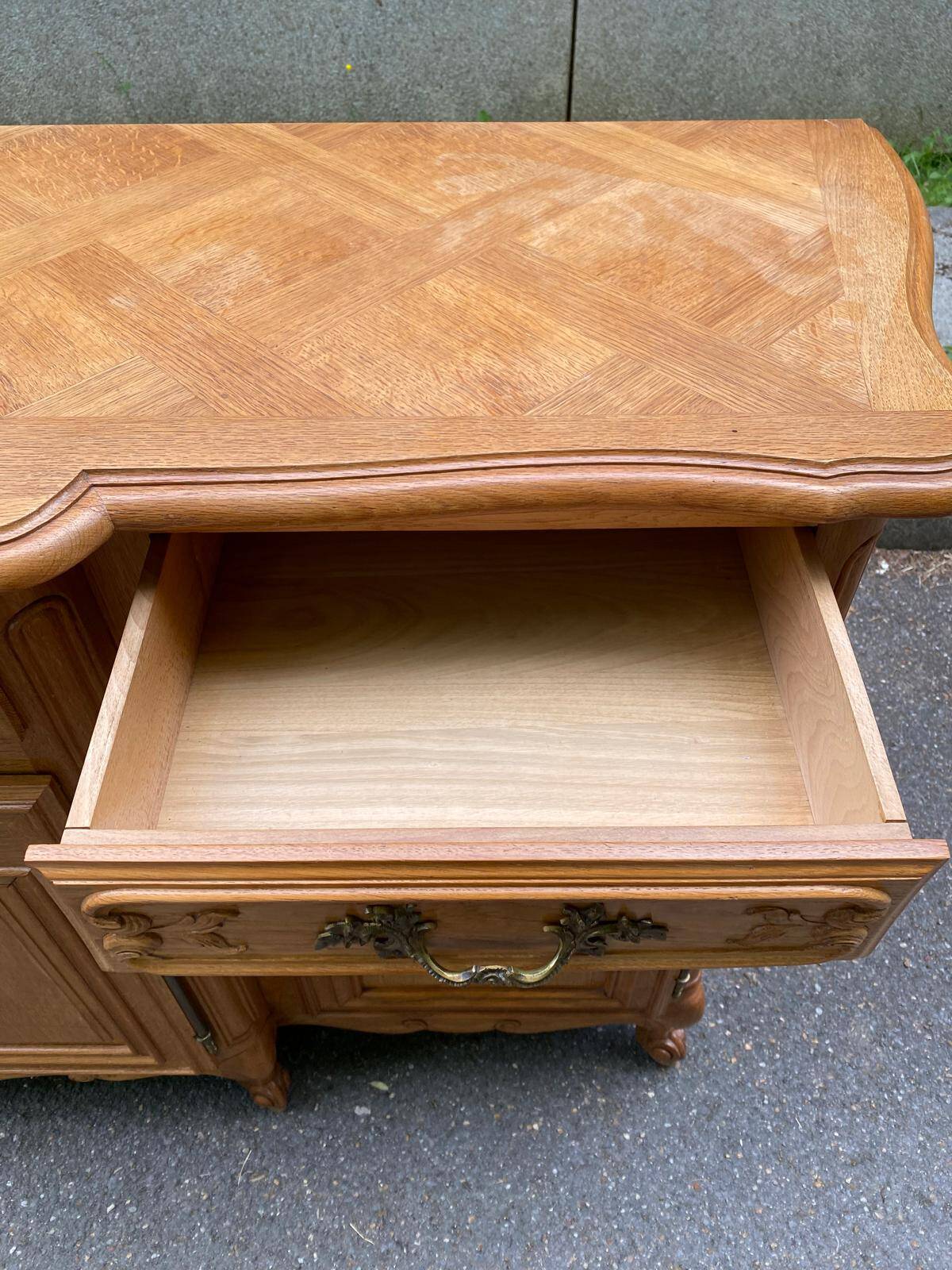 Louis XV sideboard in solid blond wood and marquetry