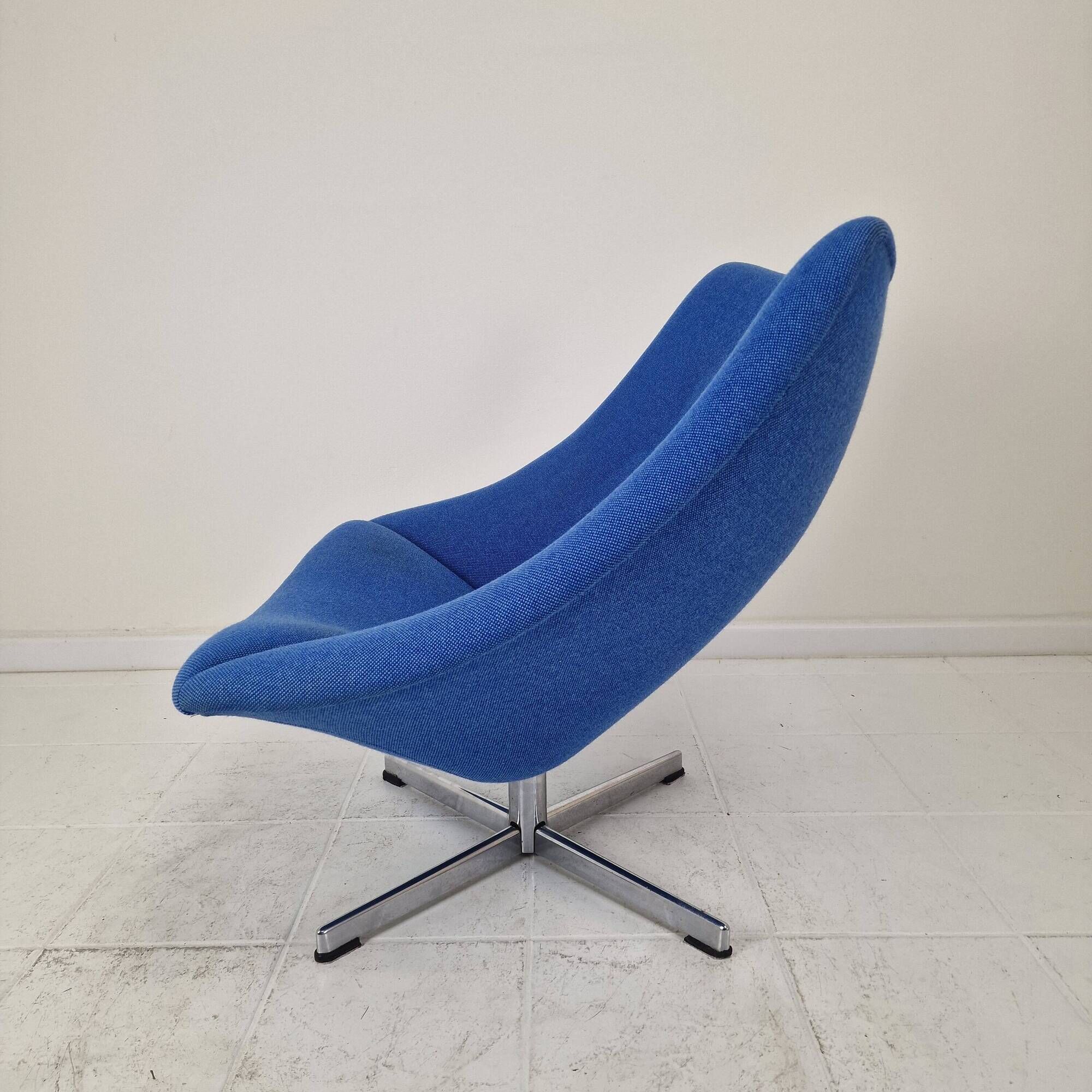 Artifort Oyster Lounge Chair With Cross Base by Pierre Paulin, 1960's