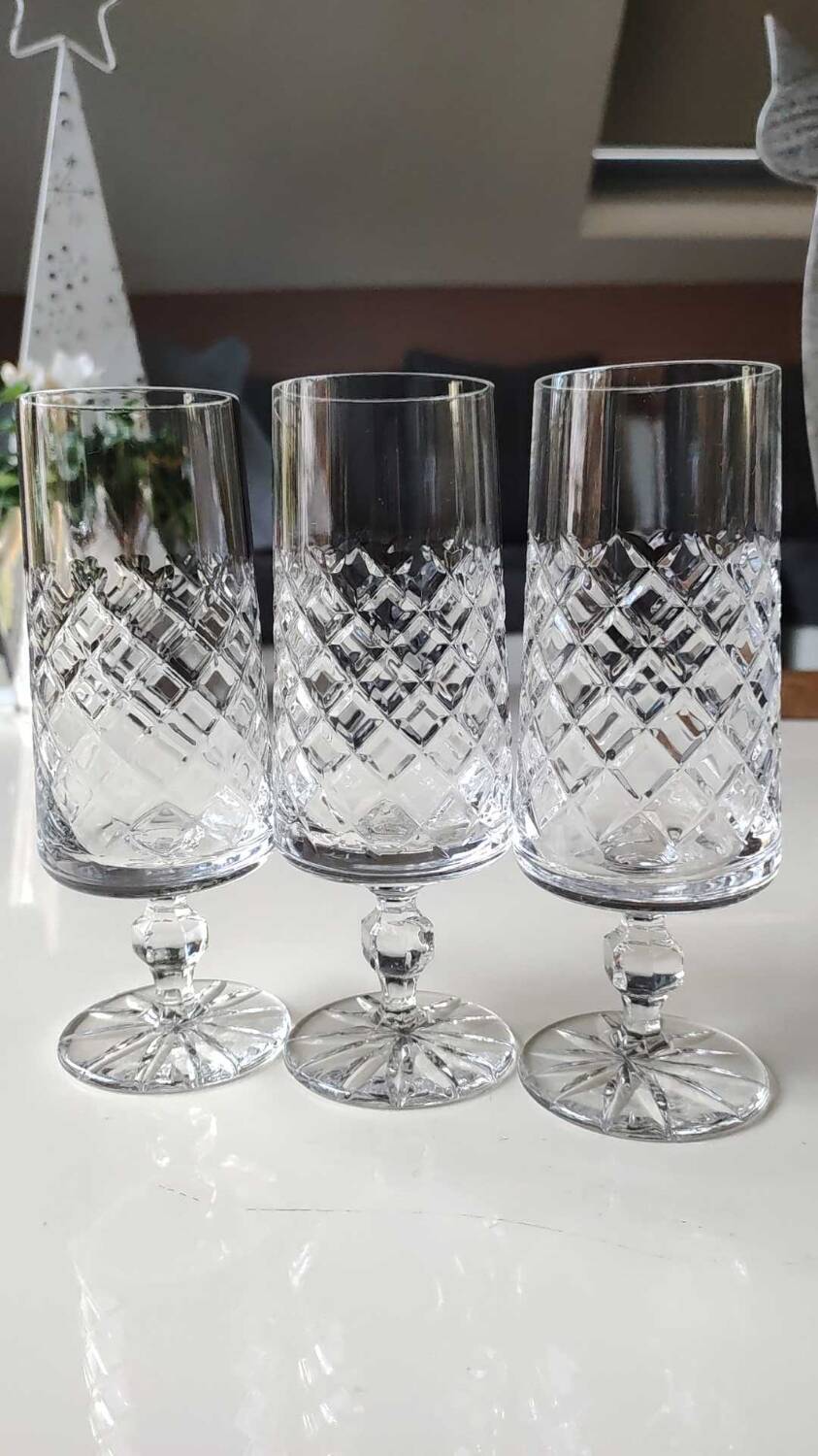 Set 6 champagne flutes, Lorraine crystal. Diamond/crosshair patterns. High 16 cm