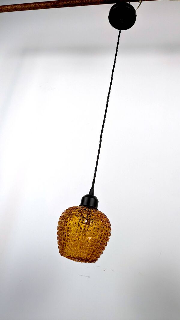 Suspension vintage en verre ciselé ocre