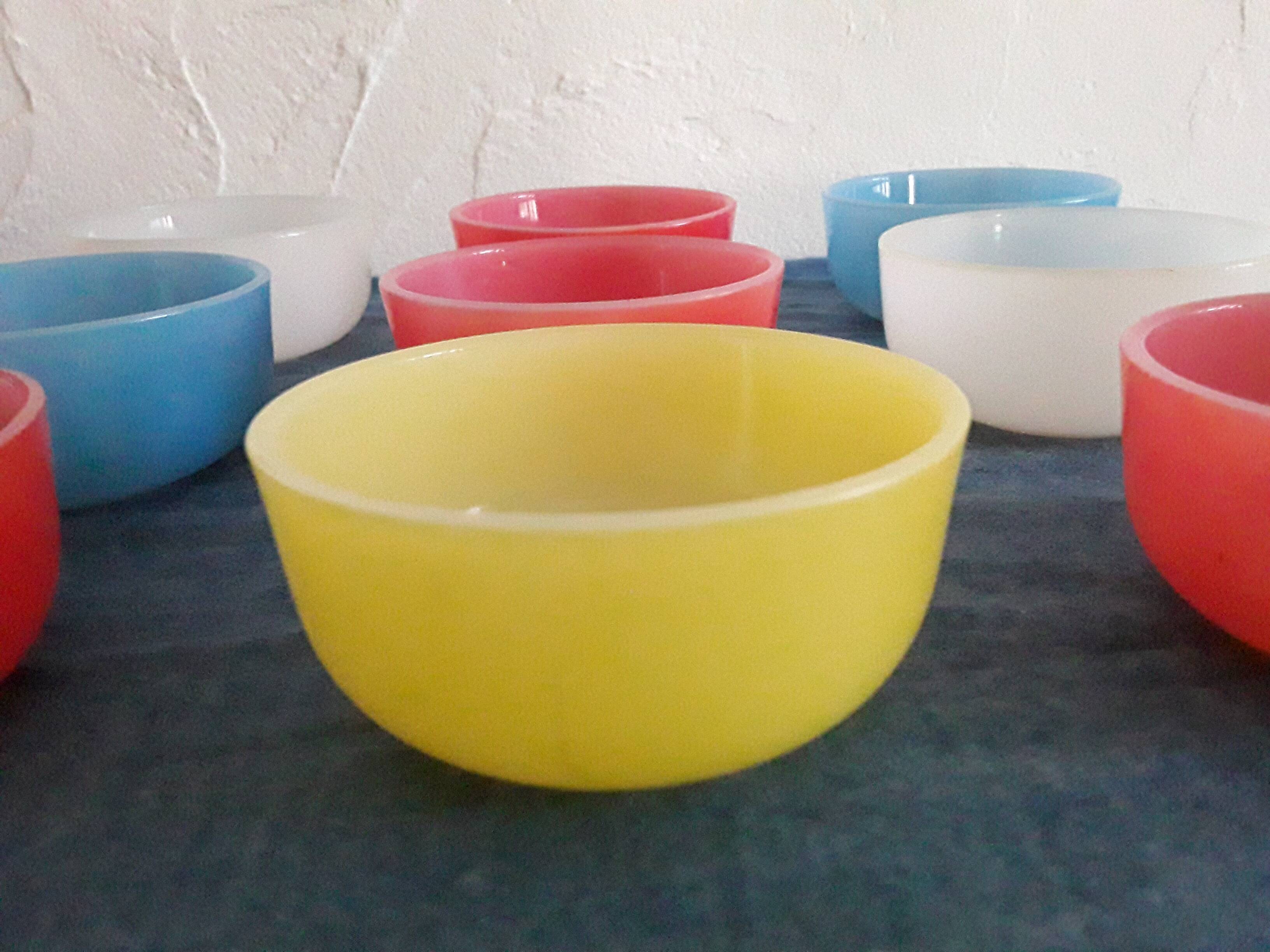 9 ramekins 1970 in Arcopal