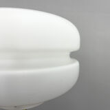 Lampe de table en laiton en verre de lait des années 1970 par Napako