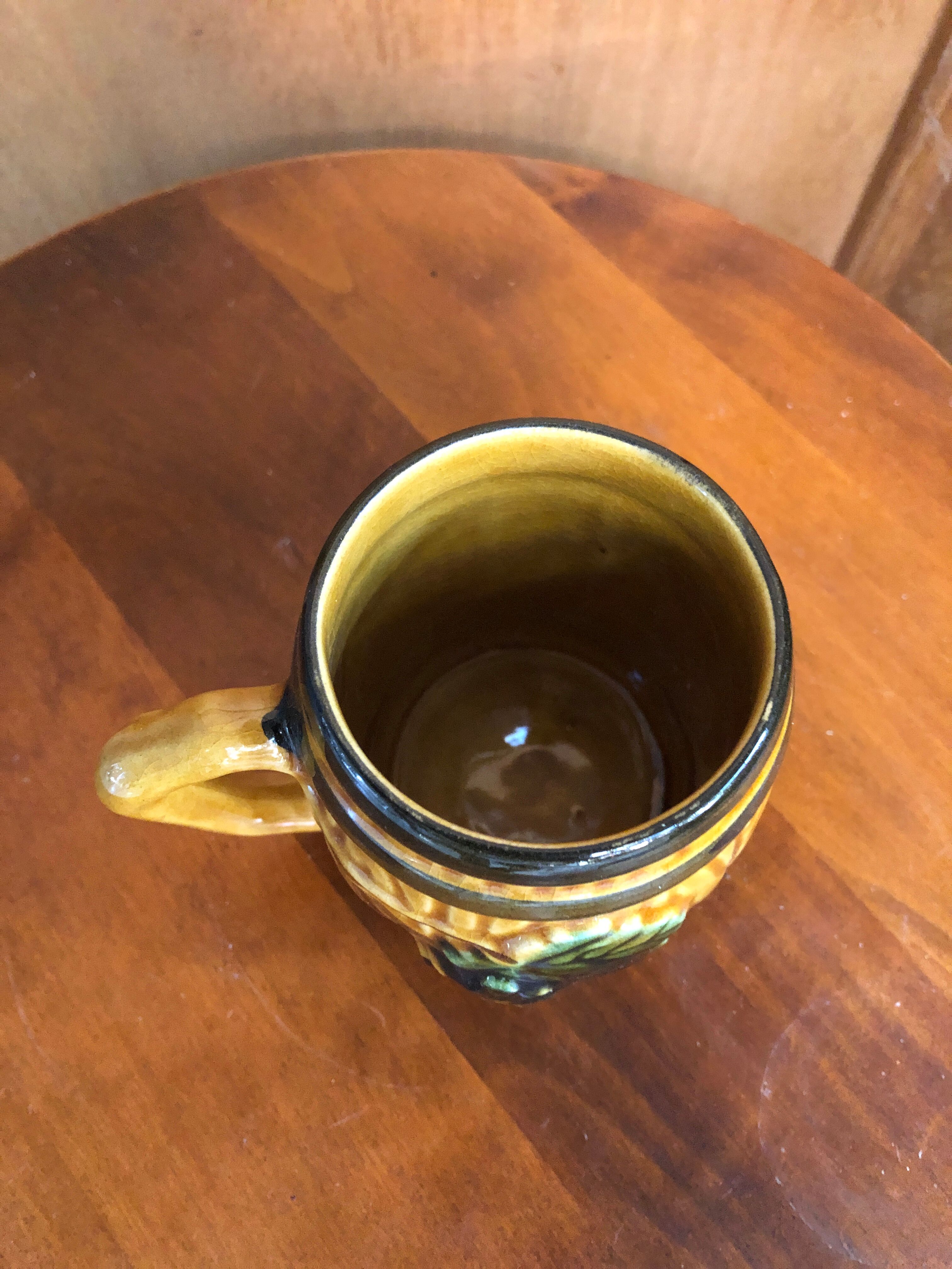 Old pitcher service & 5 ceramic mugs vintage yellow green grape vine decor