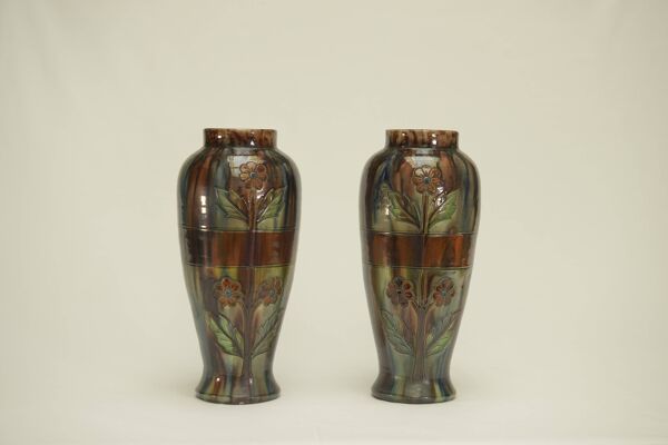 Paire de vases en barbotine début XXème estampillé BELGIUM 158