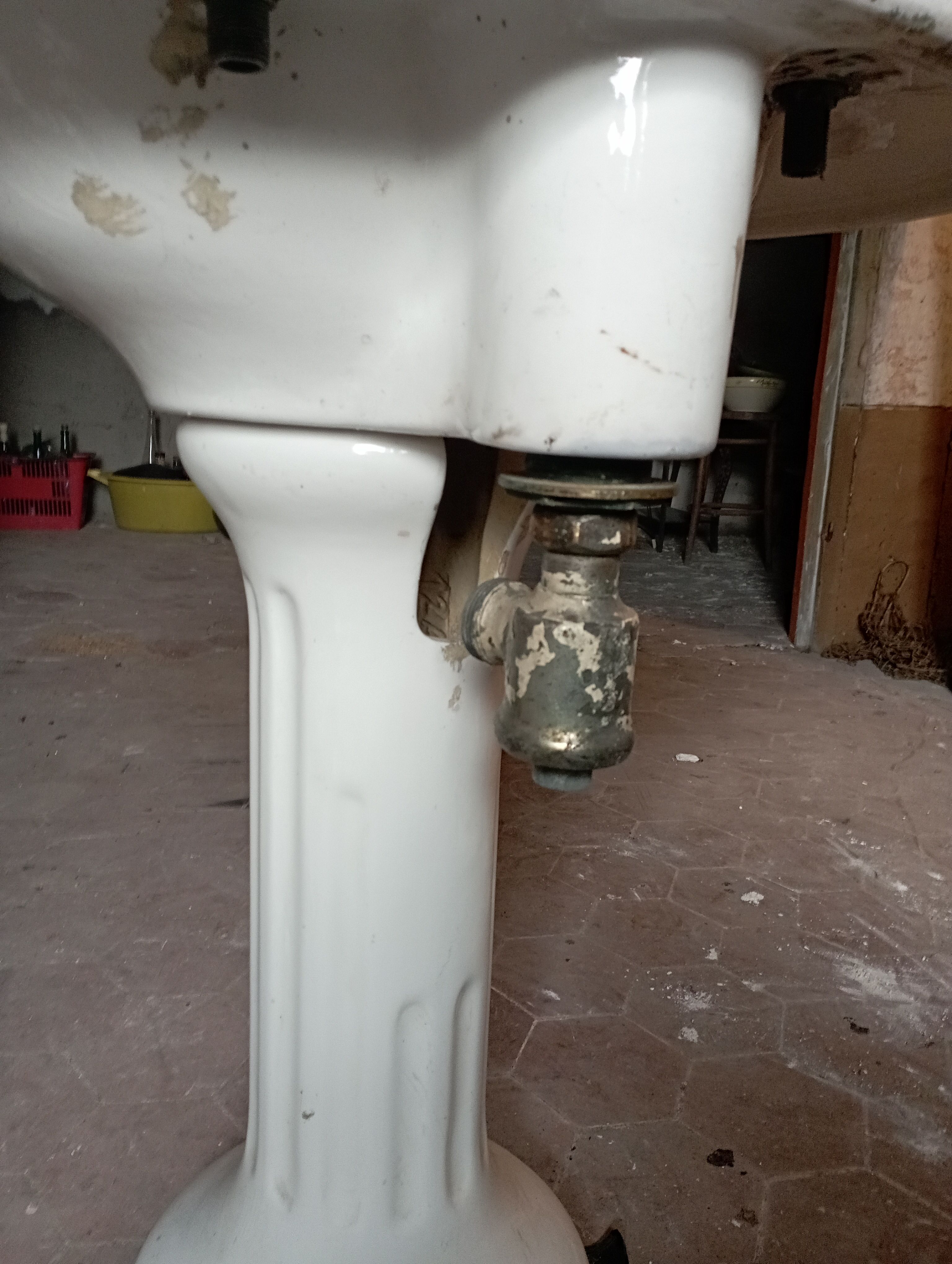 Old washbasin