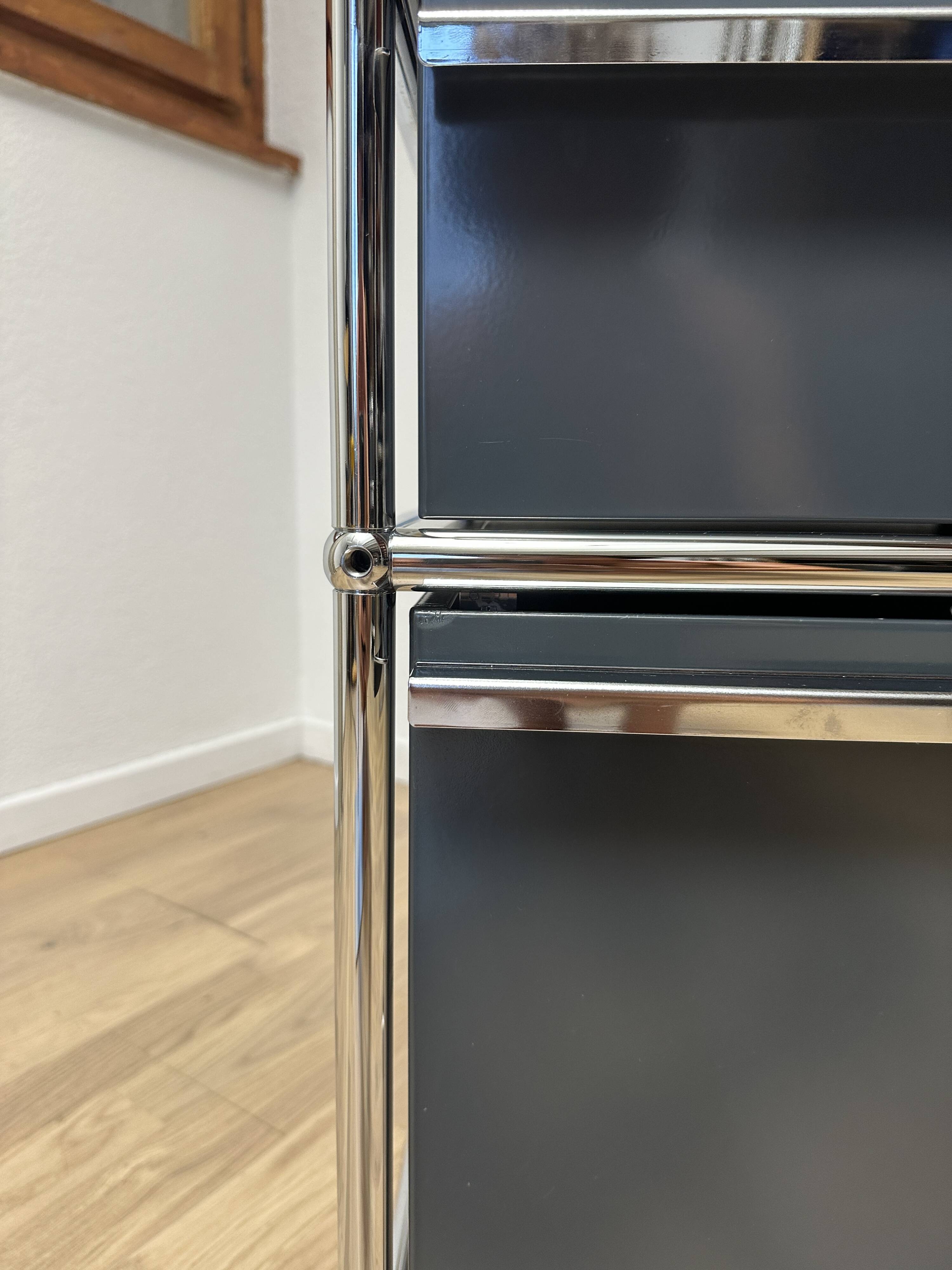 USM Haller wheeled cabinet in Anthracite Grey