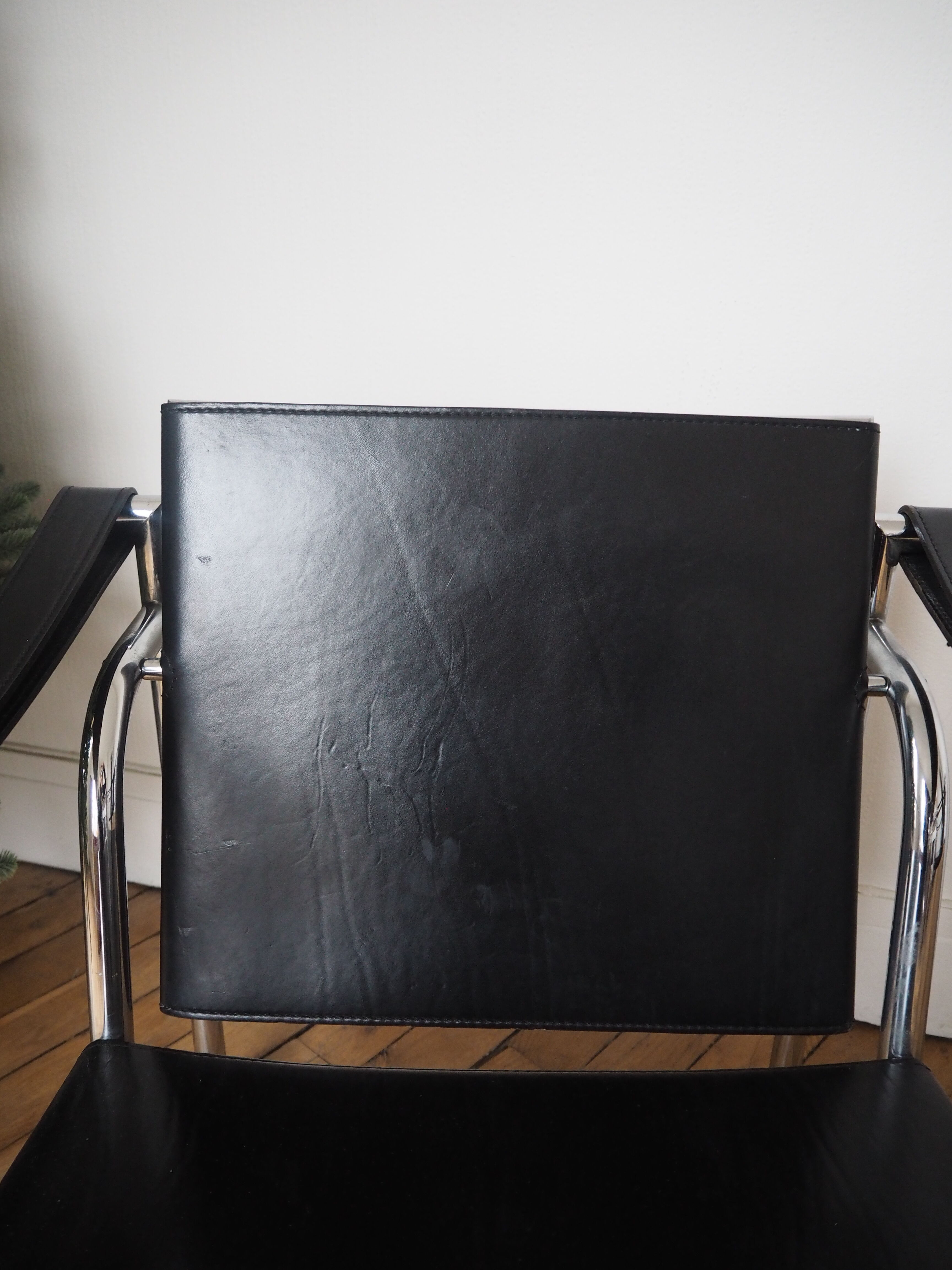 Paire de fauteuils LC1 par Le Corbusier
