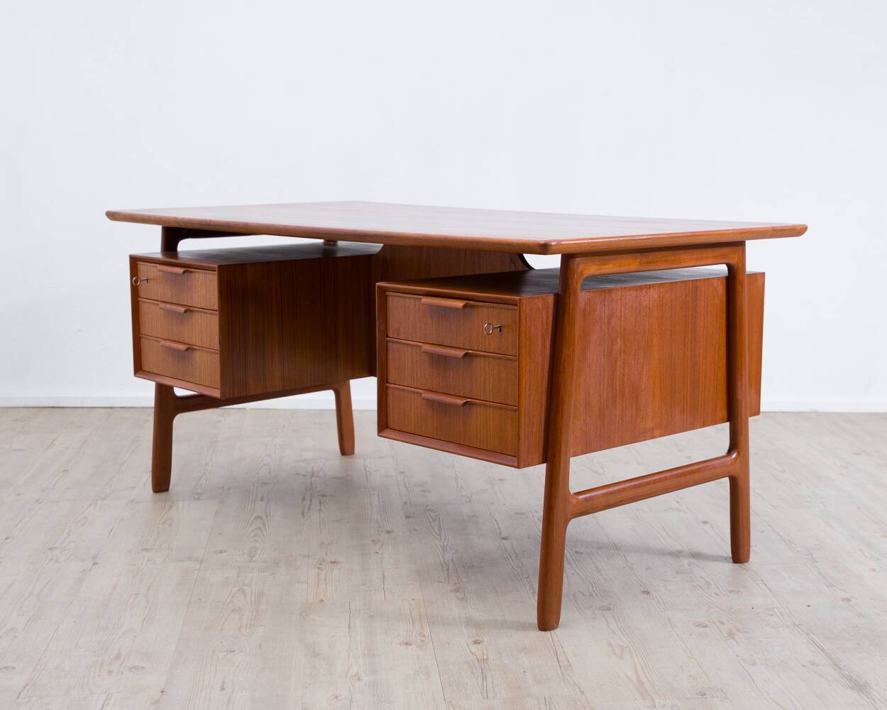 Bureau danois en teck de Omann Jun, modèle 75