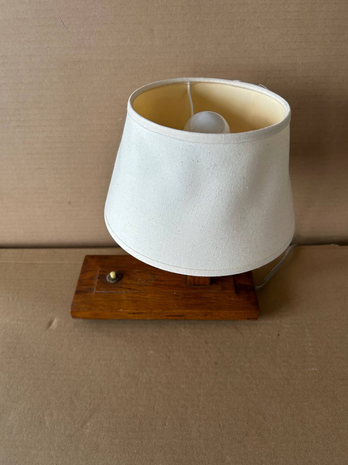 Petite lampe à poser en bois