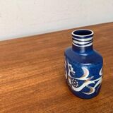 Danish mid-century porcelain vase from the Baca line with bird motif by Nils Thorsson for Aluminia Royal Copenhagen, 1960s.