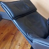 Armchair by designer Hjellegjerde. Contura Zero Gravity model for Modi.