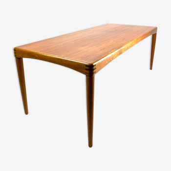 Coffee table in teak designed by H.W. Klein from the 1960s.