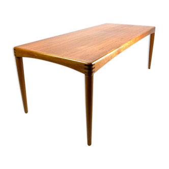Table basse en teck conçue par H.W. Klein à partir des années 1960