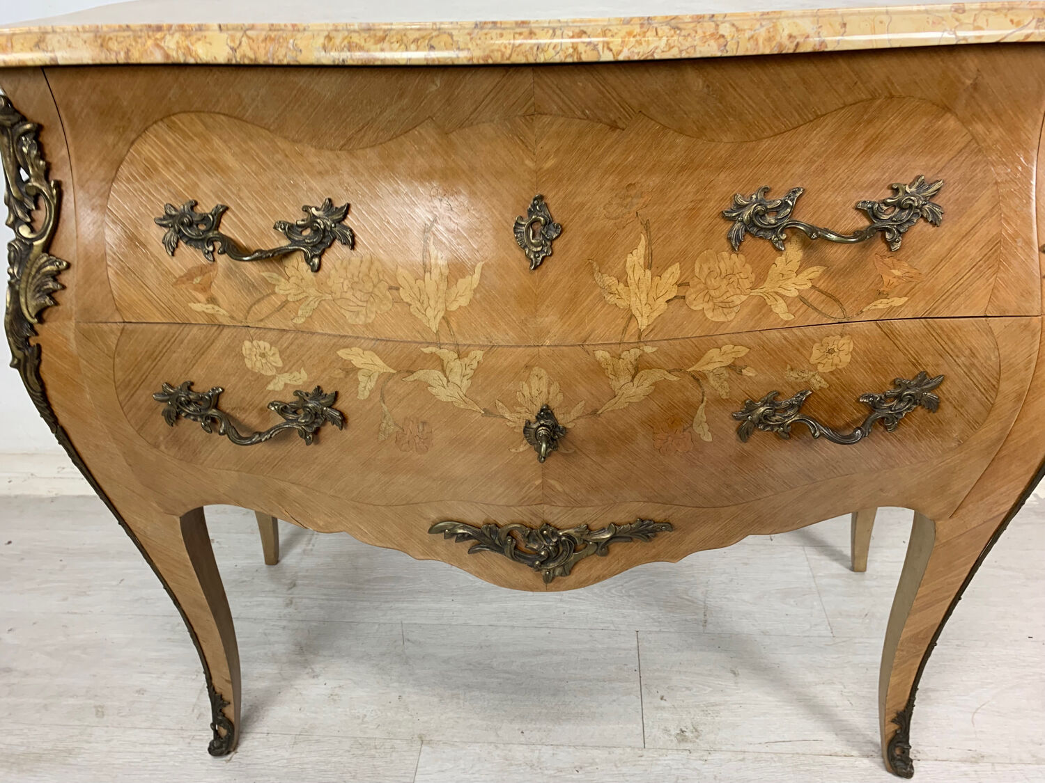 Commode de style louis XV