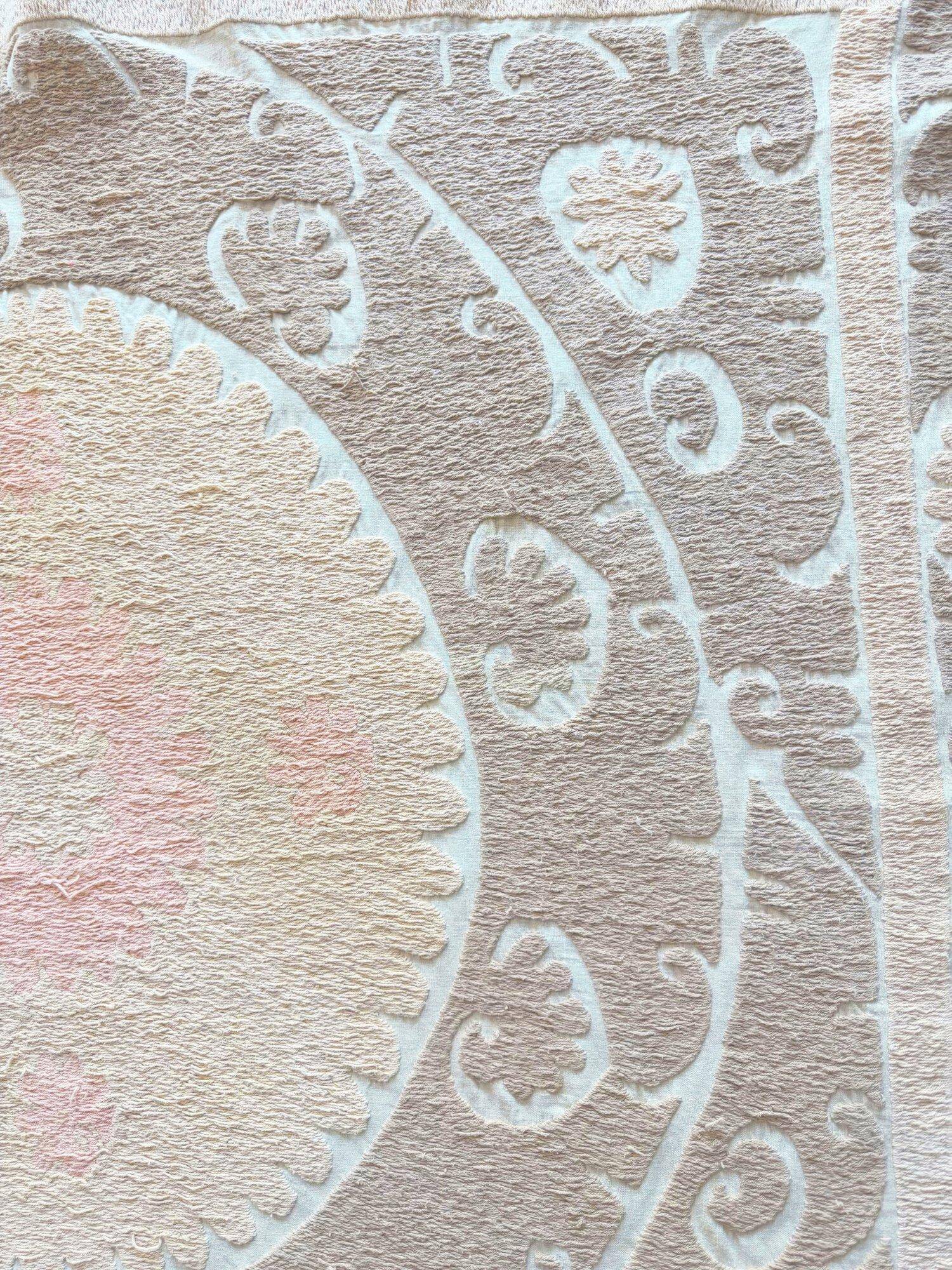 Nappe brodée à la main vintage 127x137 cm