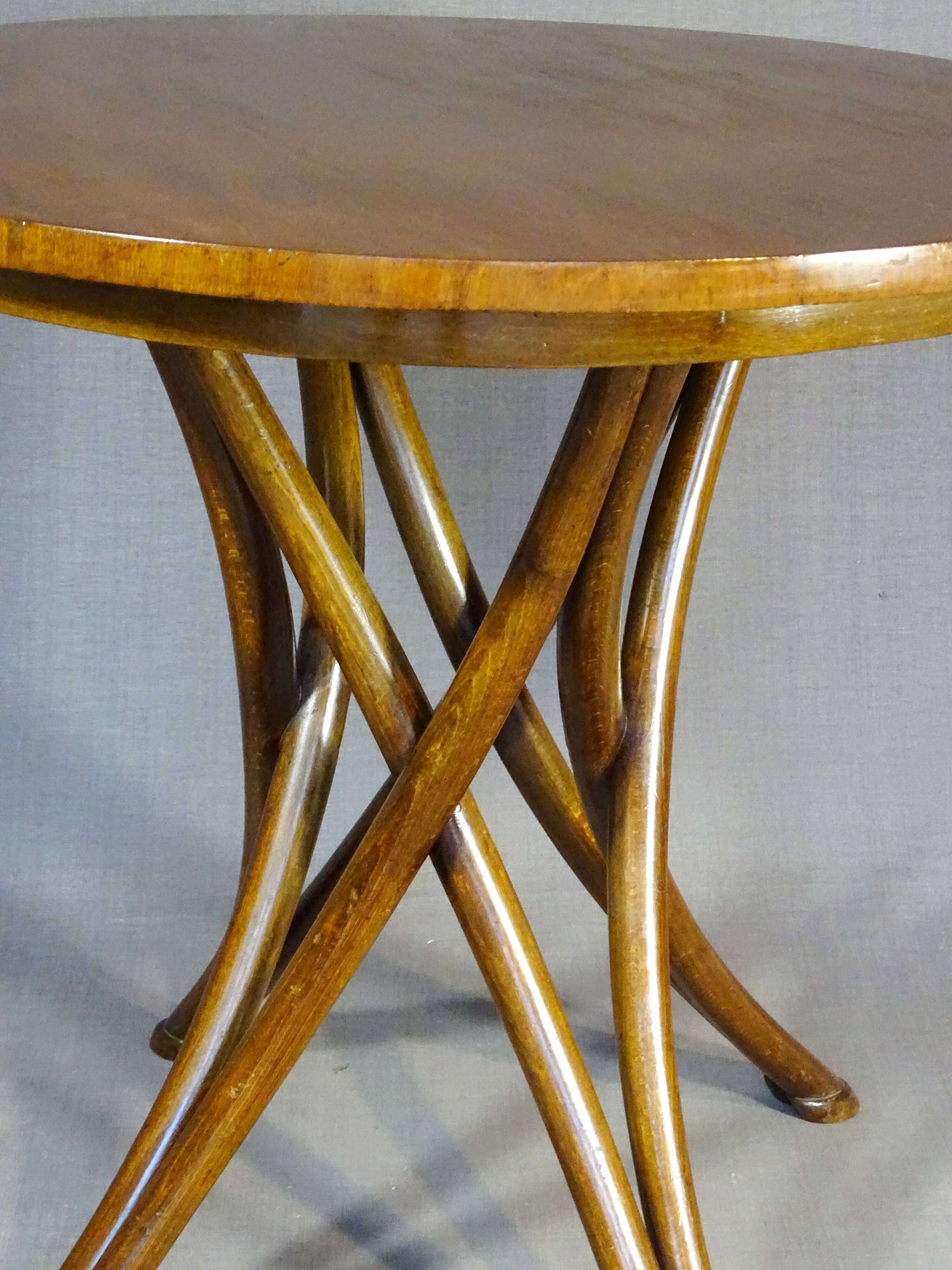 Thonet round table N°14 called "Mikado" - 1890 -