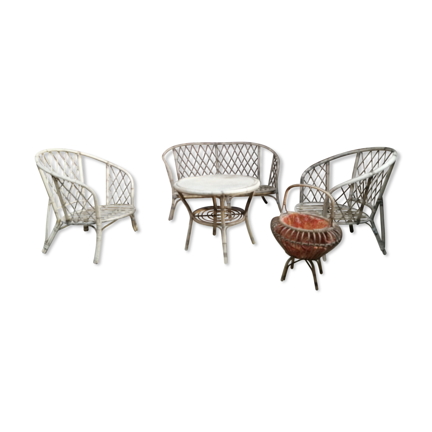 Set living room armchairs sofa, table and seamstress in vintage rattan