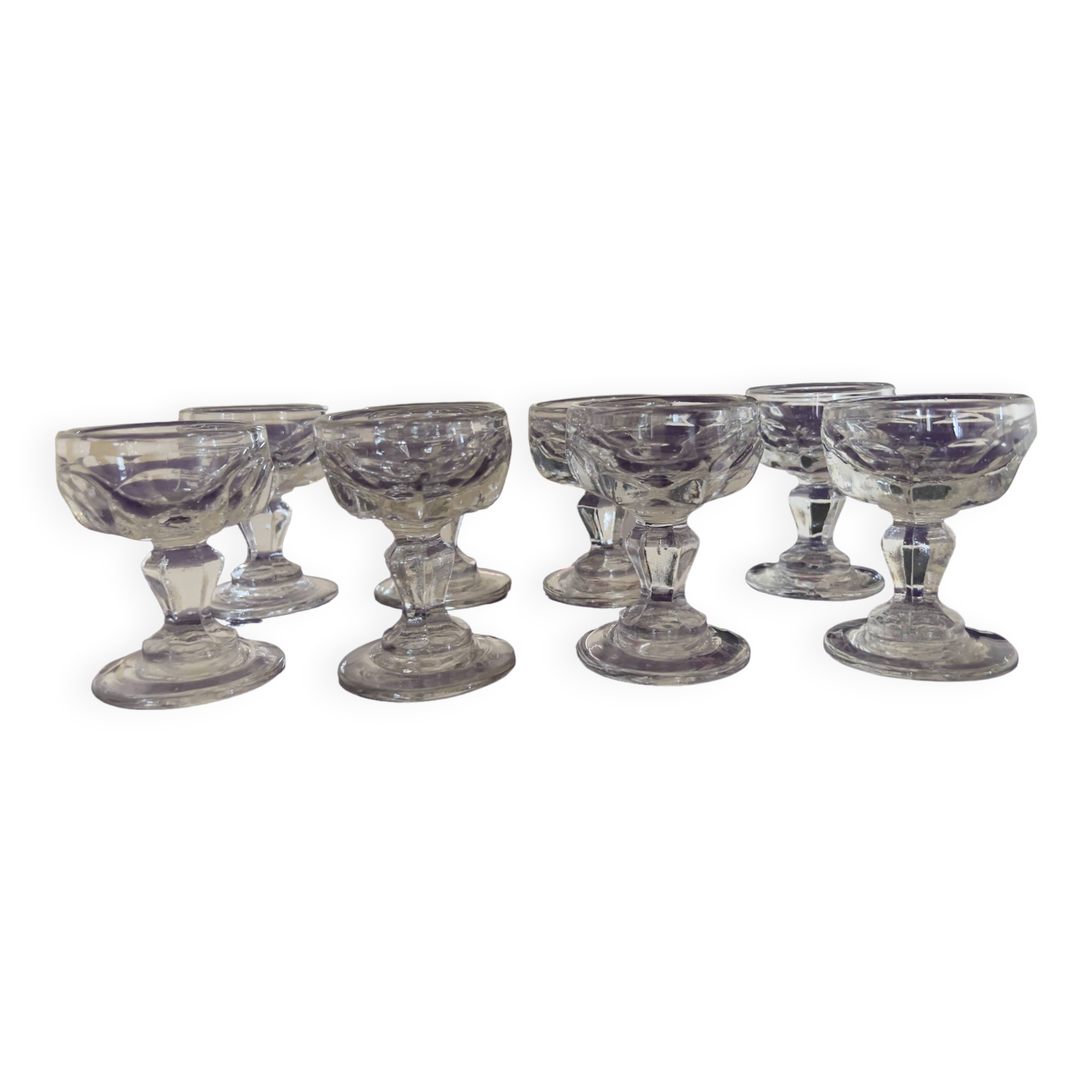 Set of 8 bistro liqueur glasses in thick glass