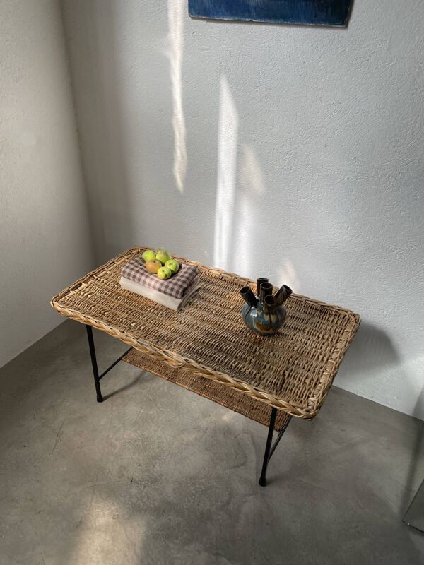 Table basse osier tressé et métal 1960