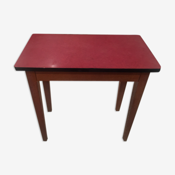 Table d’appoint en formica rouge