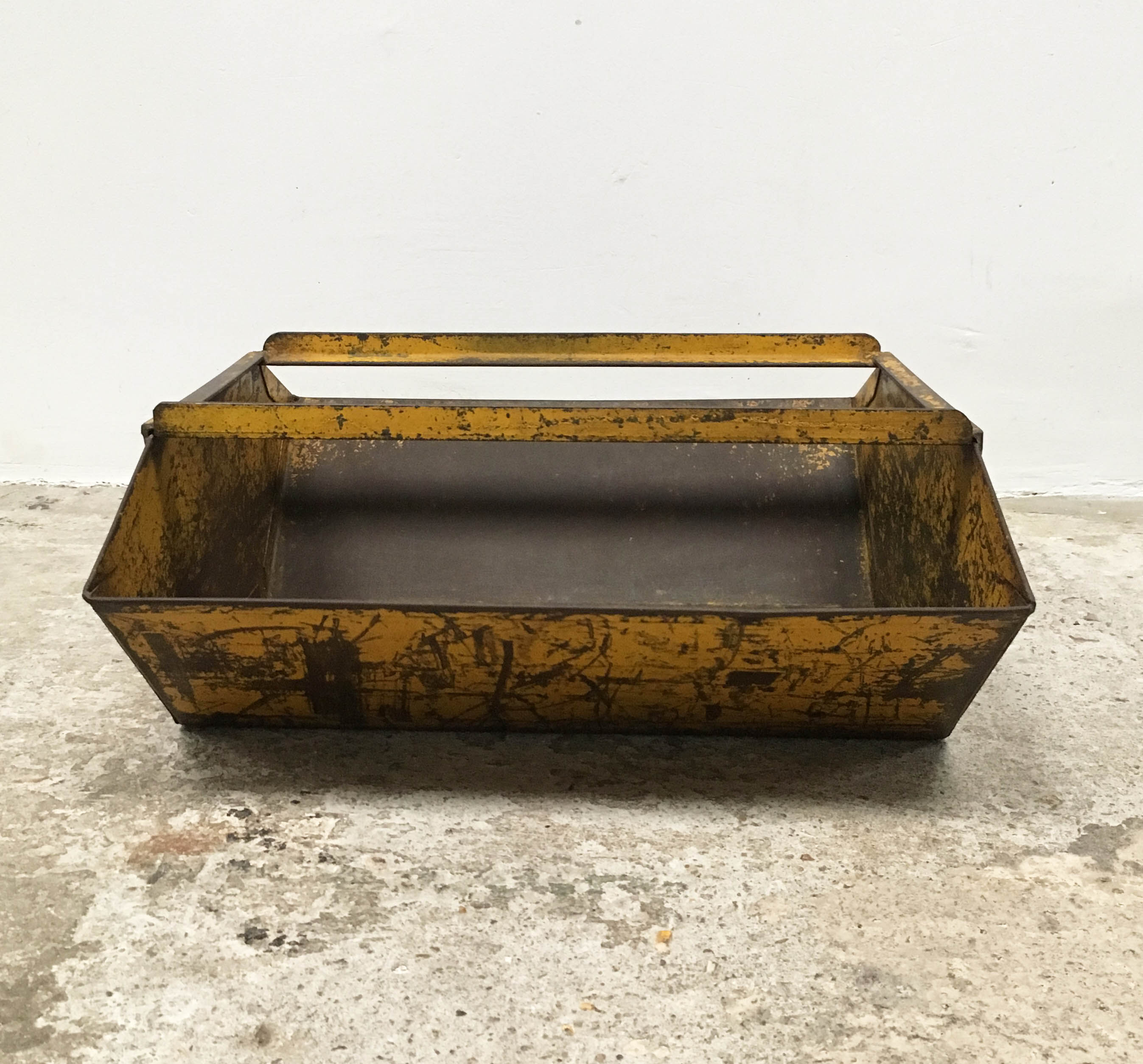 Double beak yellow steel tray