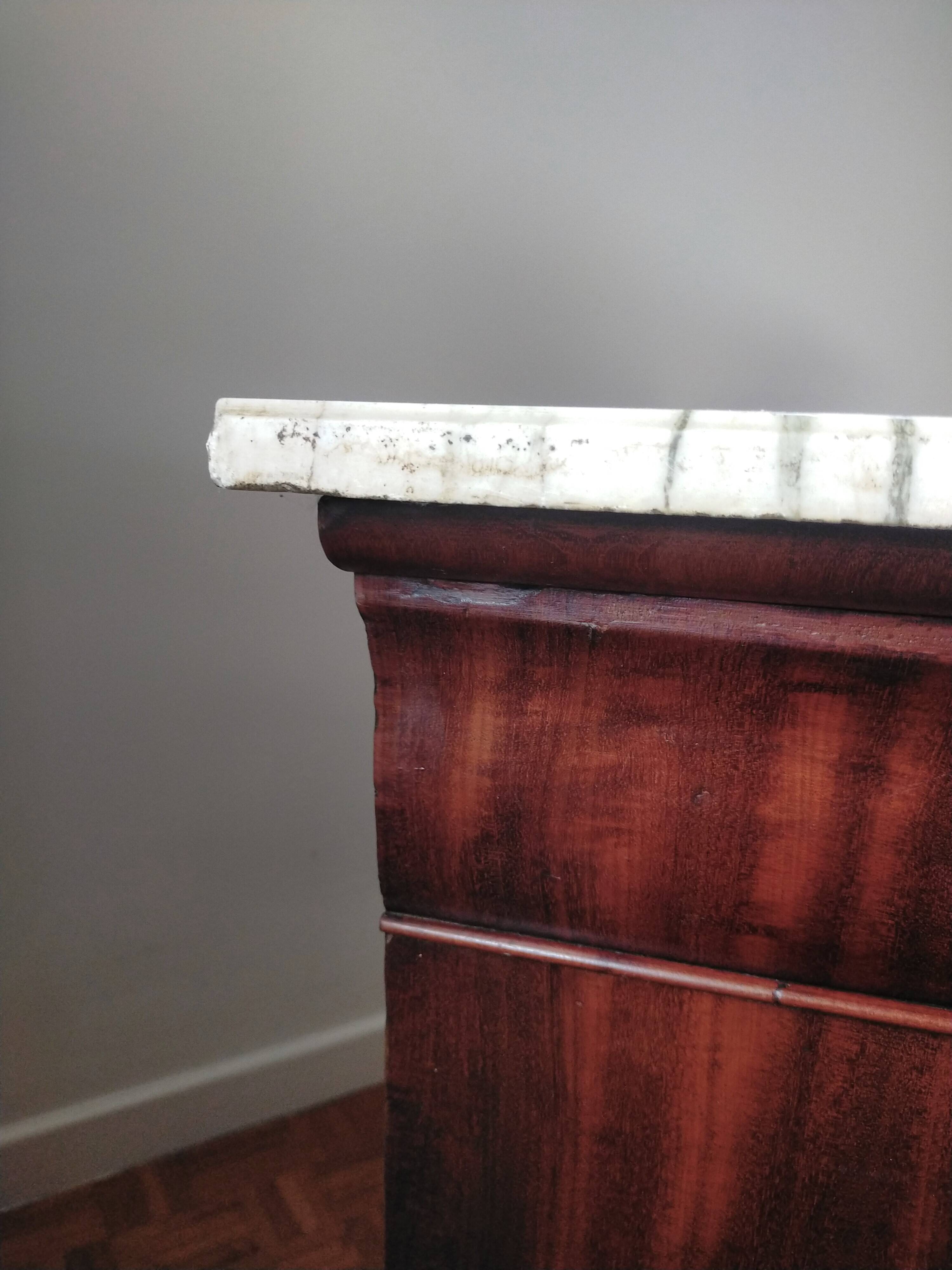 Commode Louis Philippe en acajou et plateau marbre