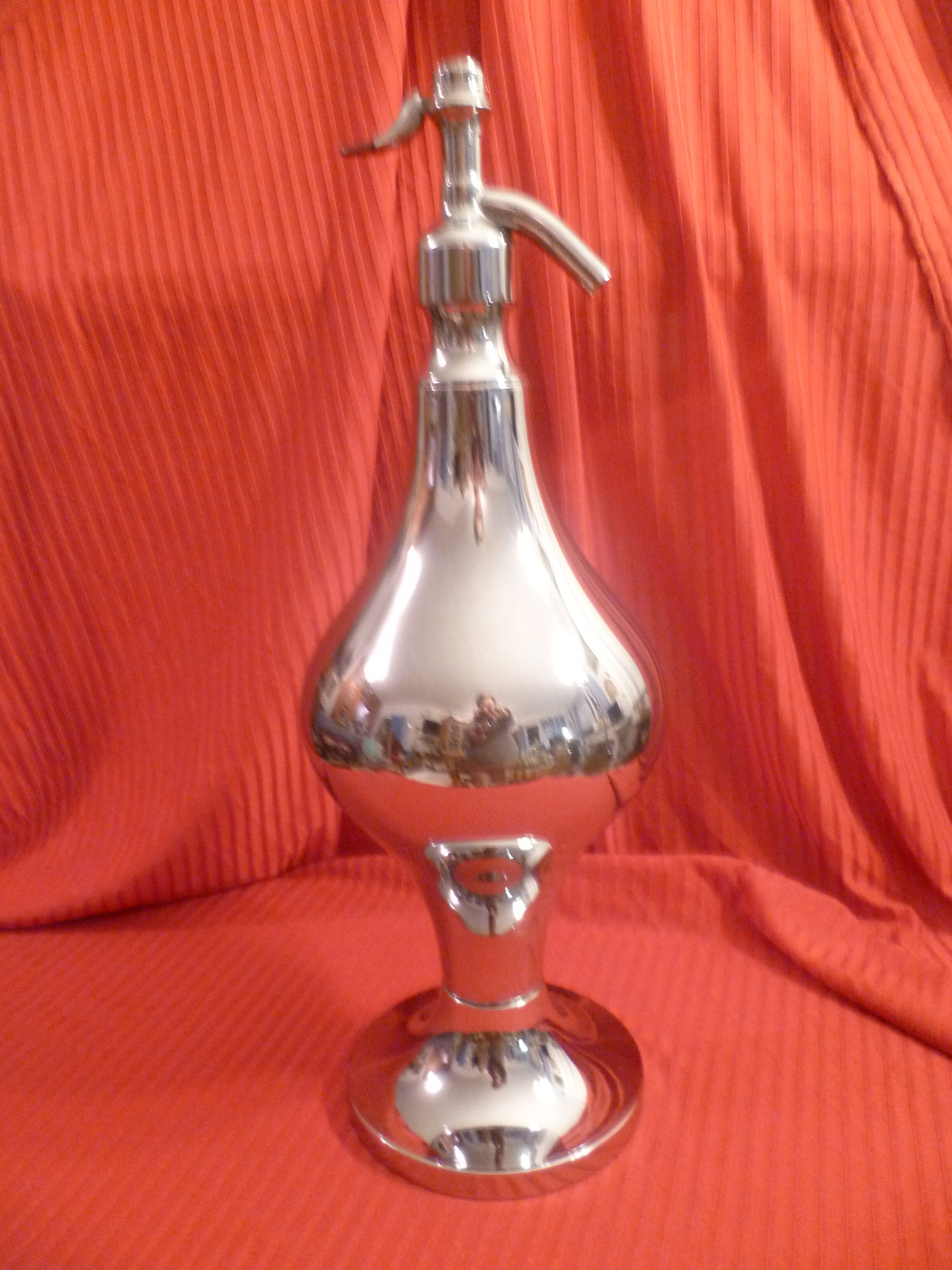 Siphon in metal chrome design collector