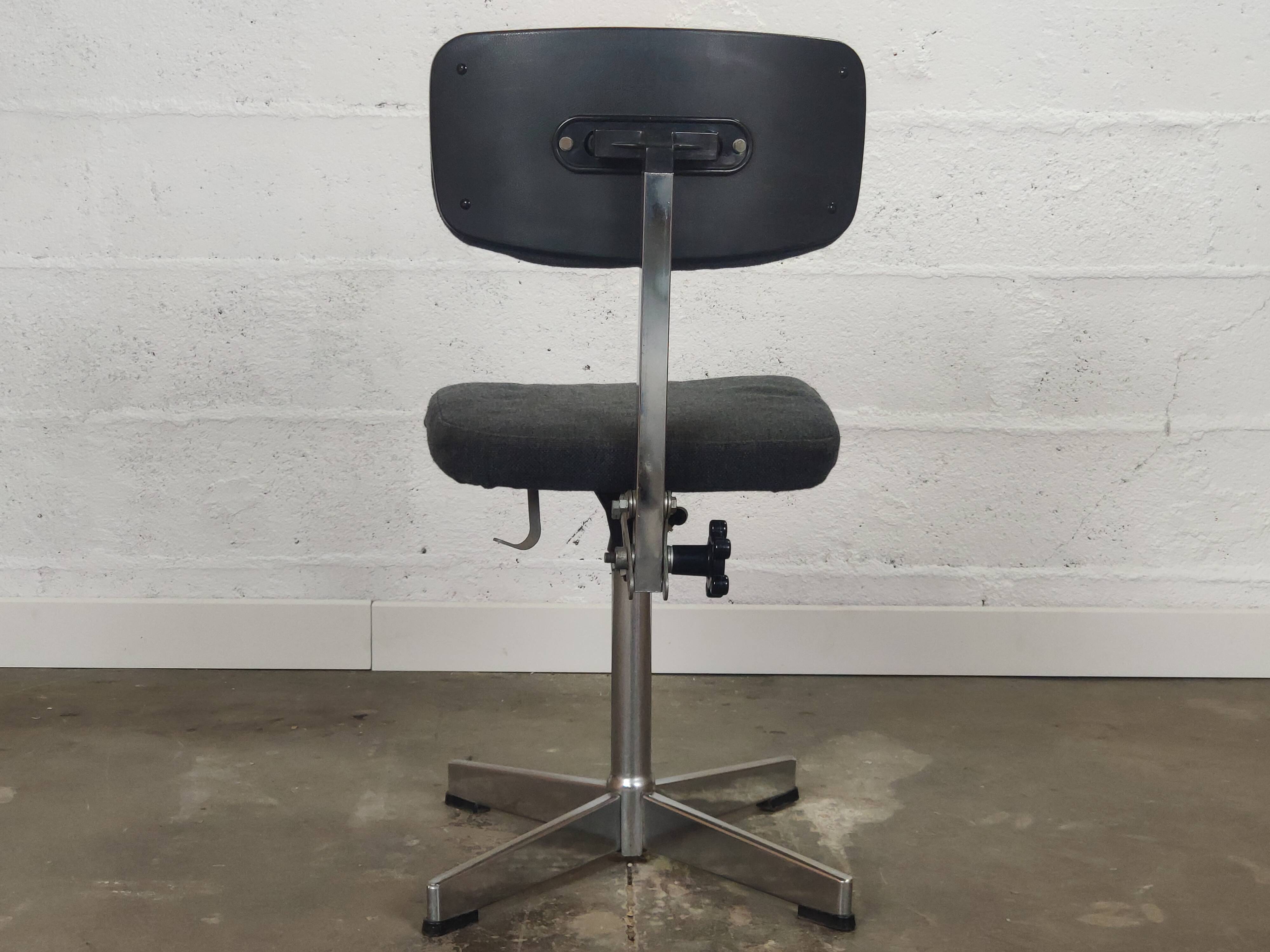 Chaise industrielle Cannone circa 60