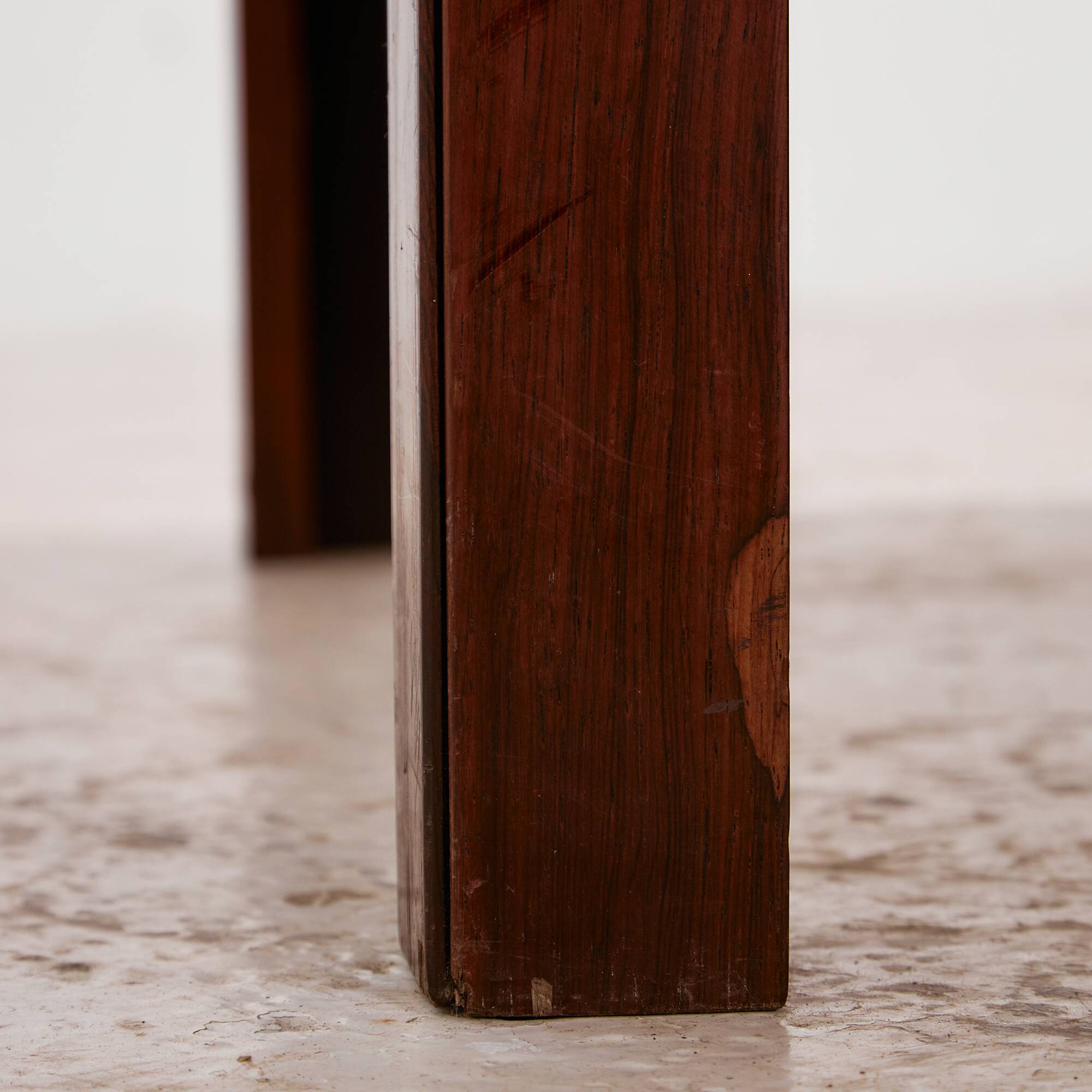 MK11213 Three-seater rosewood sofa