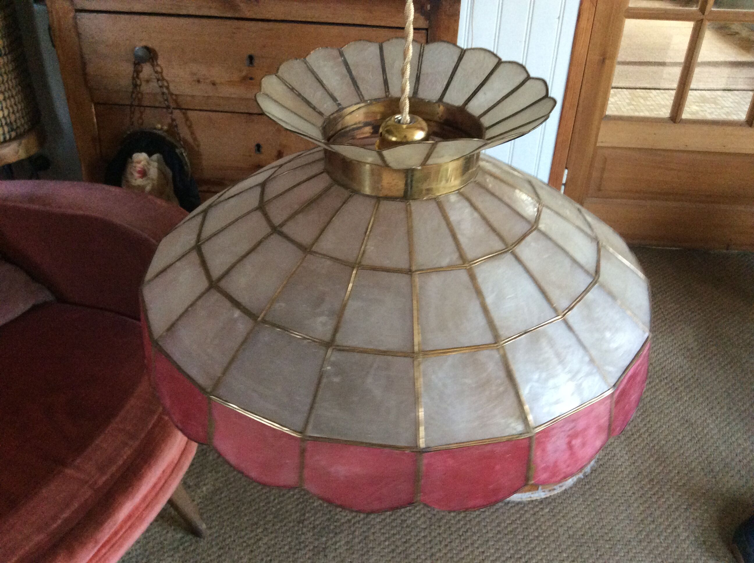 Mother-of-pearl suspension