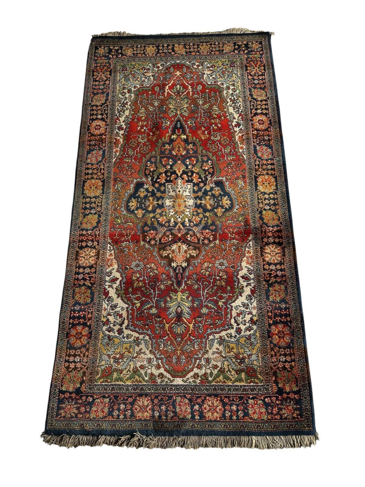 Oriental style rug 180cm x 90cm