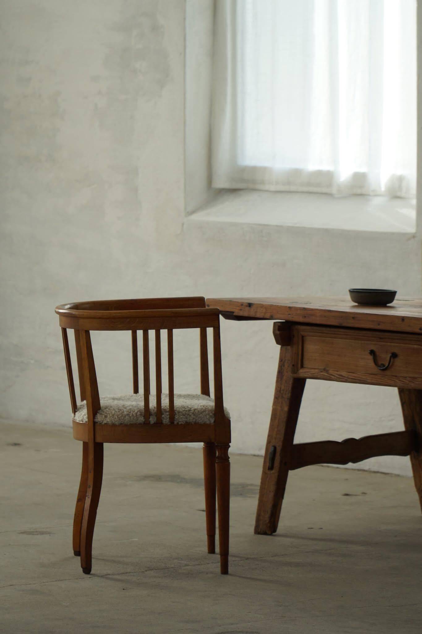 Fauteuil danois Art Nouveau en chêne avec assise rembourrée en laine d'agneau, début 1900