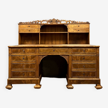 Bureau de presbytère époque Charles X en ronce de noyer vers 1820