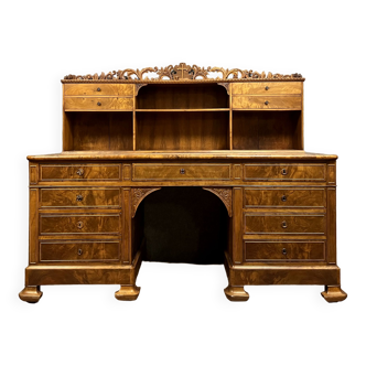 Bureau de presbytère époque Charles X en ronce de noyer vers 1820