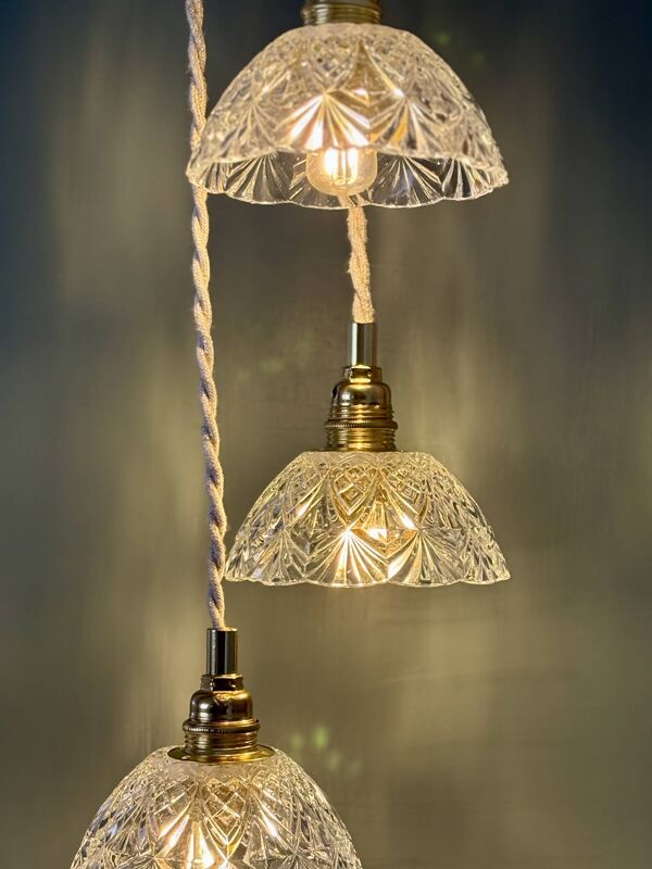 Suspension triple abat-jour vintage en verre ciselé