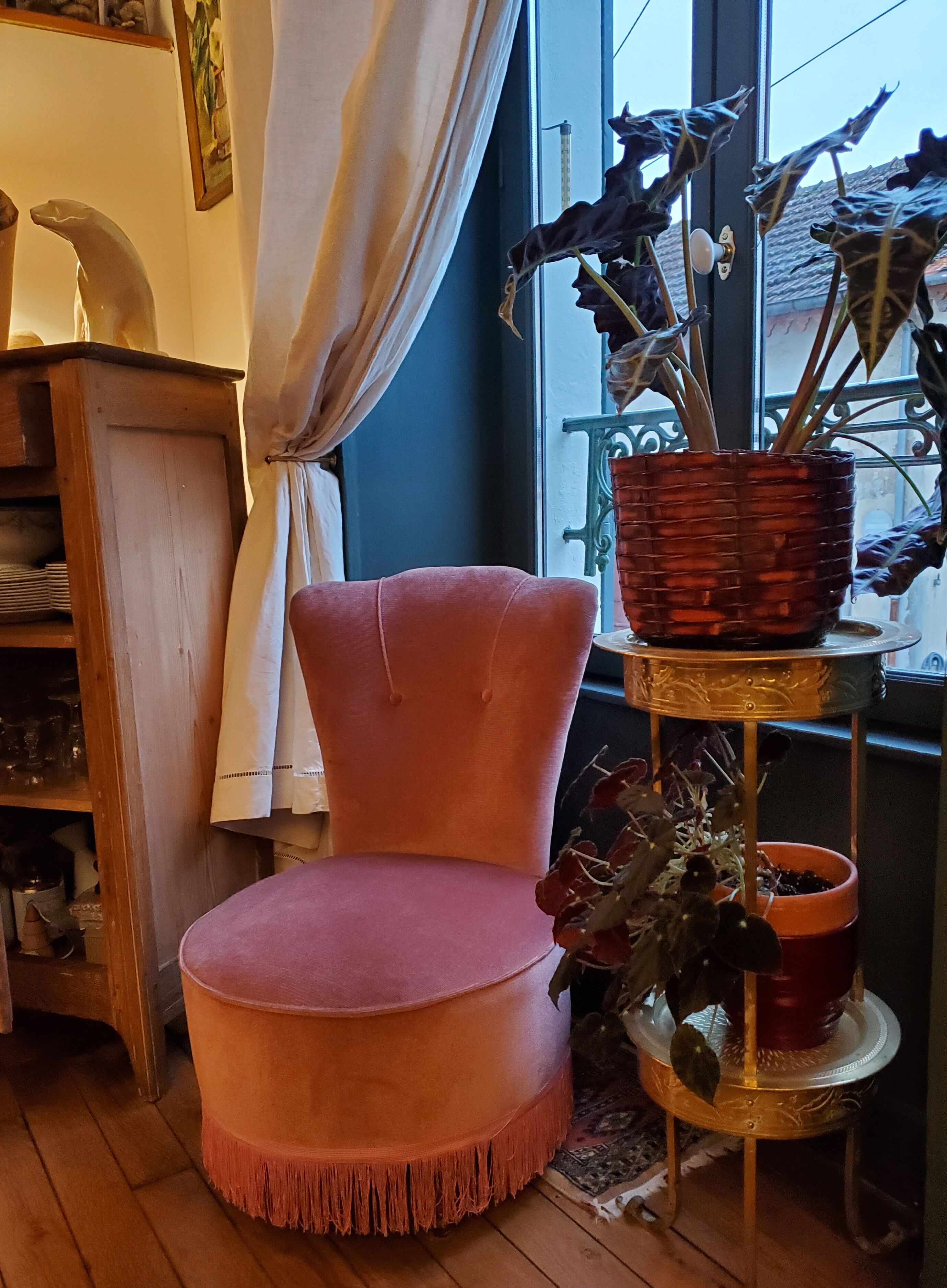 Powder pink velvet low chair