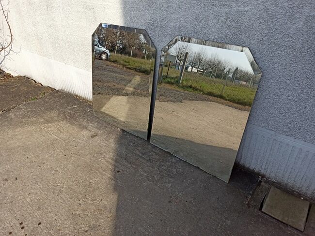 Bevelled mirror 59 X h 74cm