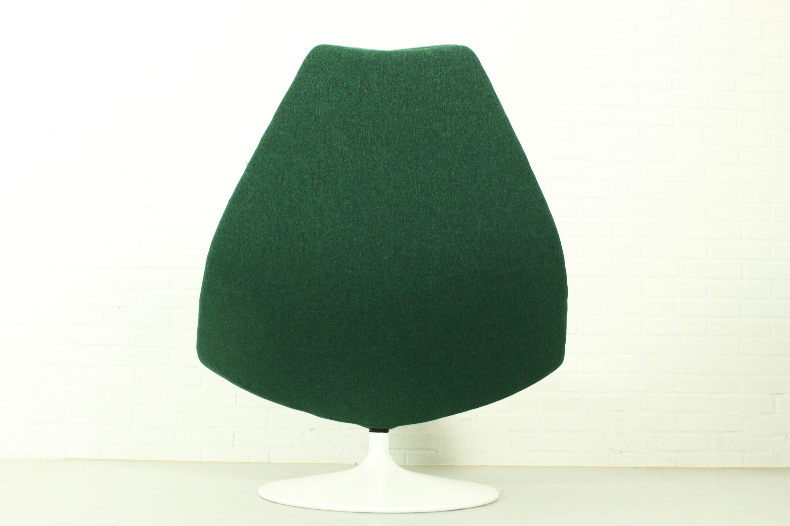 Artifort F510 lounge chair by Geoffrey Harcourt