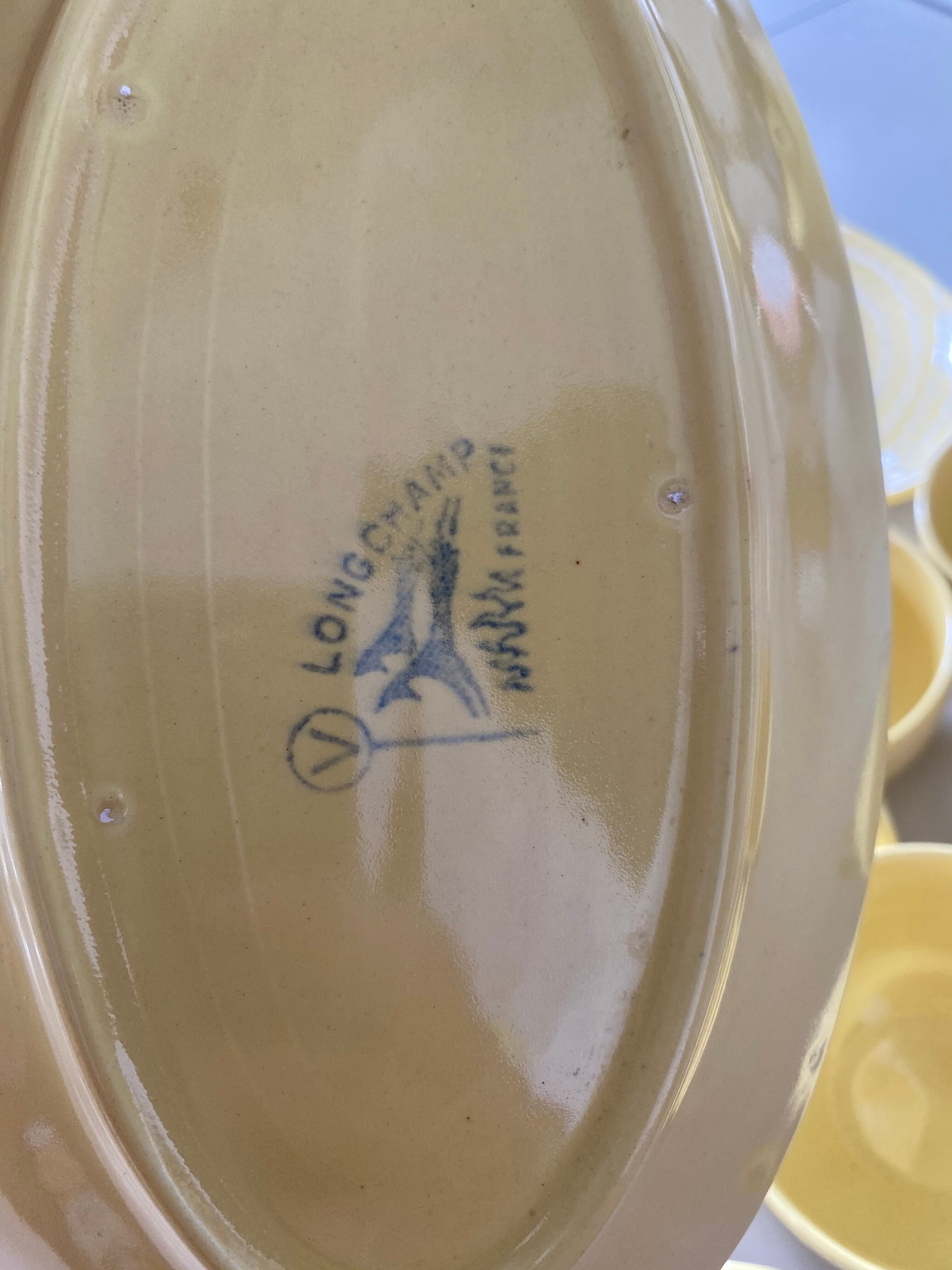 Longchamps cups and dishes