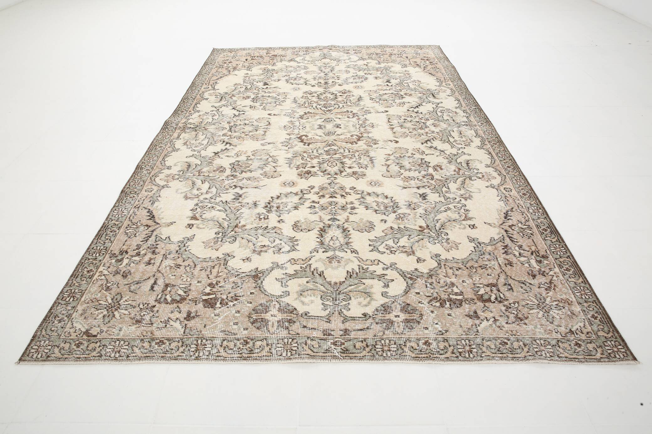 Brown & Cream Floral Vintage Rug, 195x302Cm